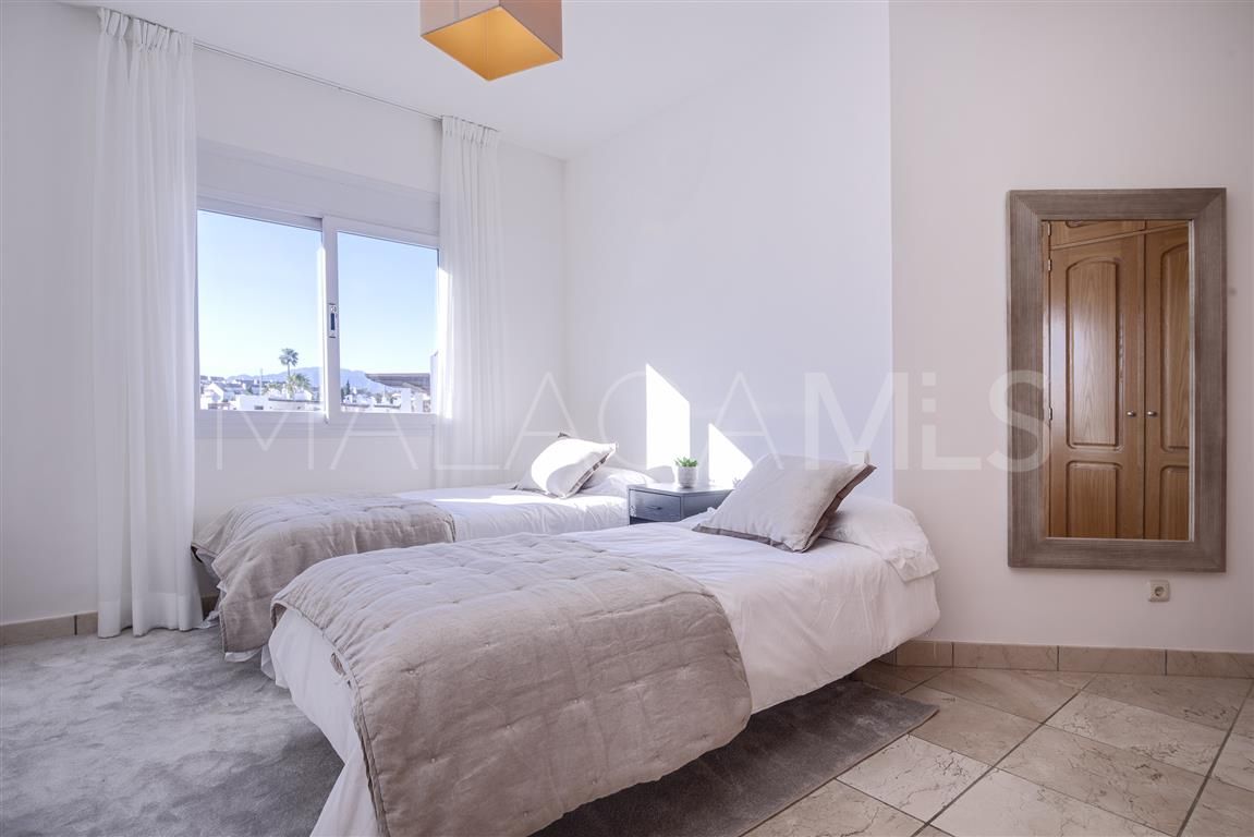 Villa for sale in Guadalmina Baja