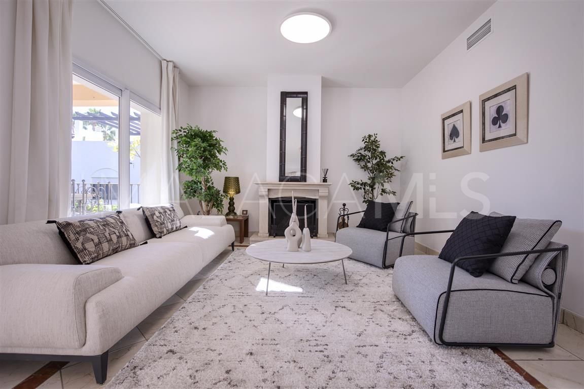 Villa for sale in Guadalmina Baja