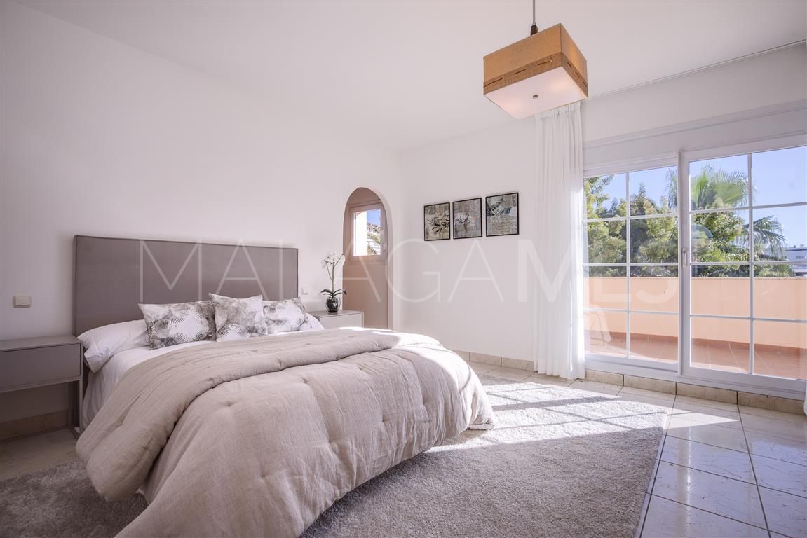Villa for sale in Guadalmina Baja