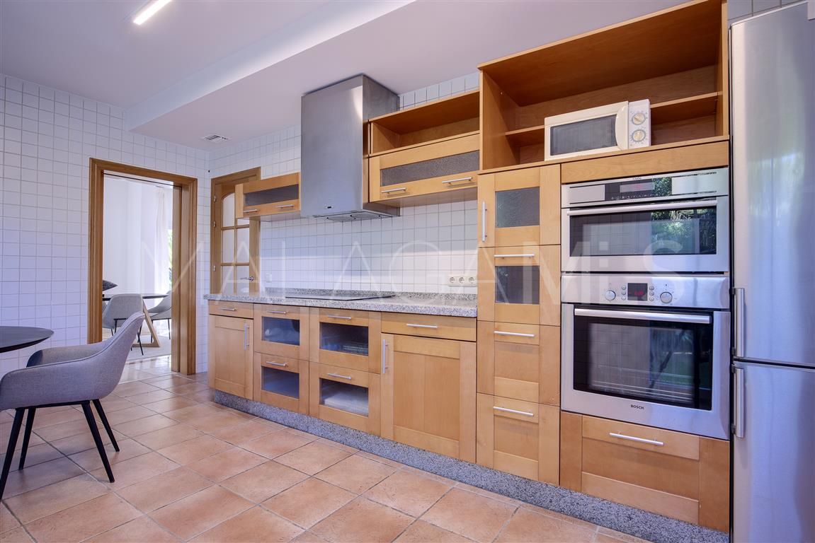 Villa for sale in Guadalmina Baja