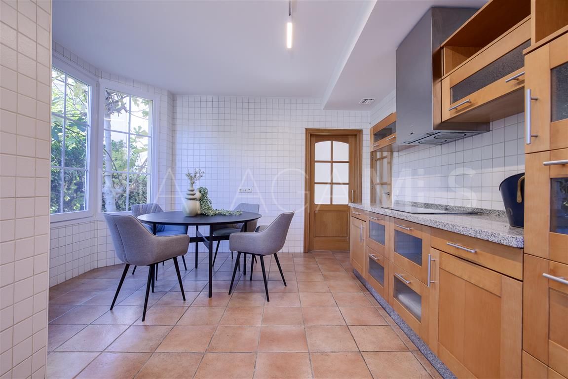 Villa for sale in Guadalmina Baja