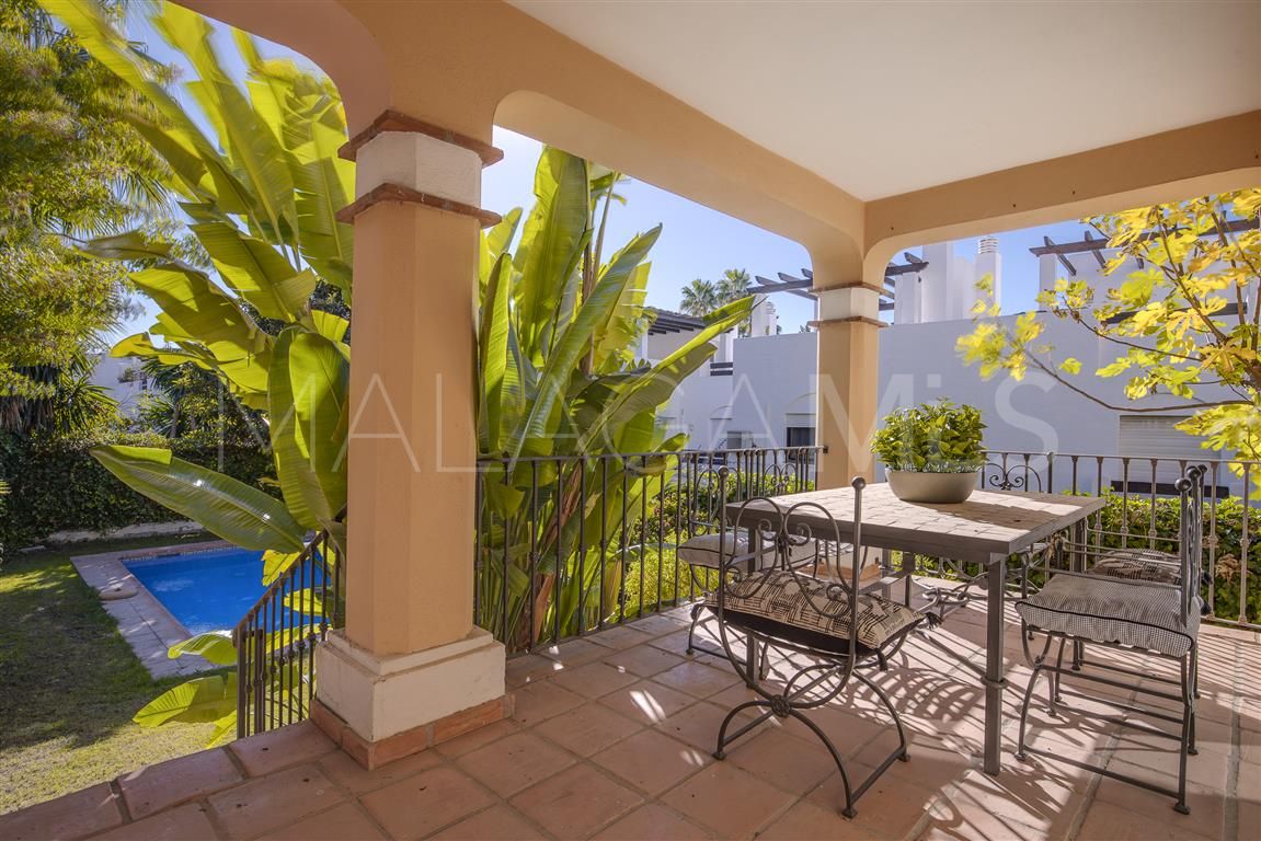 Villa for sale in Guadalmina Baja