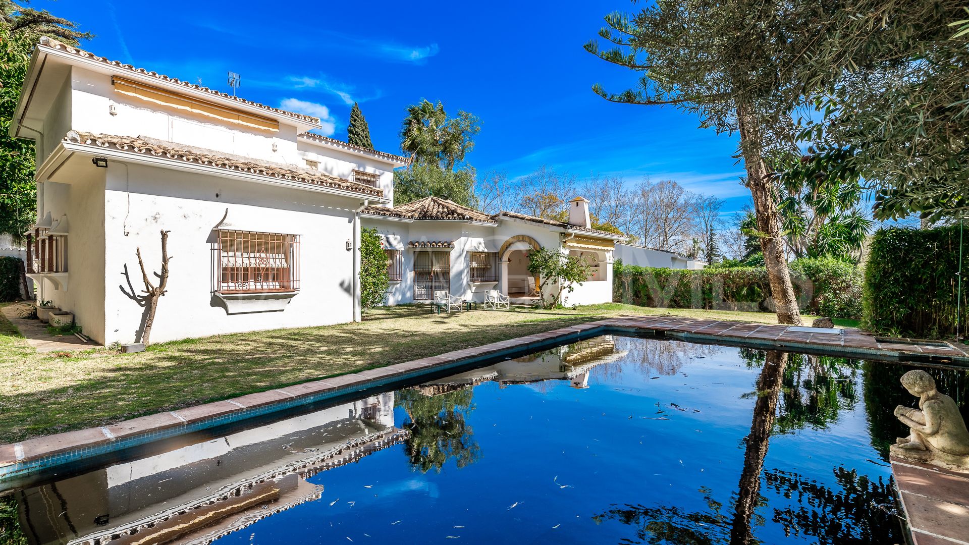 Villa for sale in Guadalmina Alta