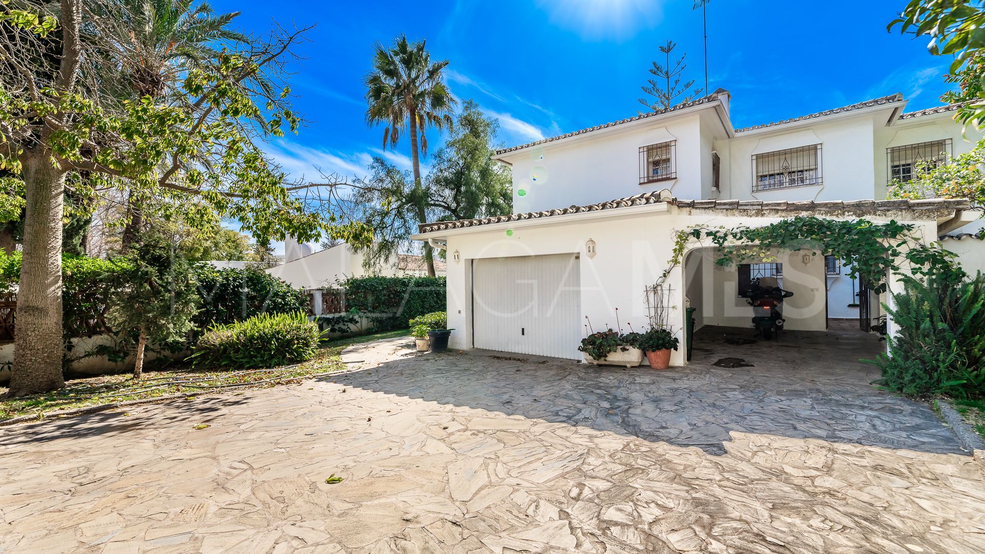 Villa for sale in Guadalmina Alta