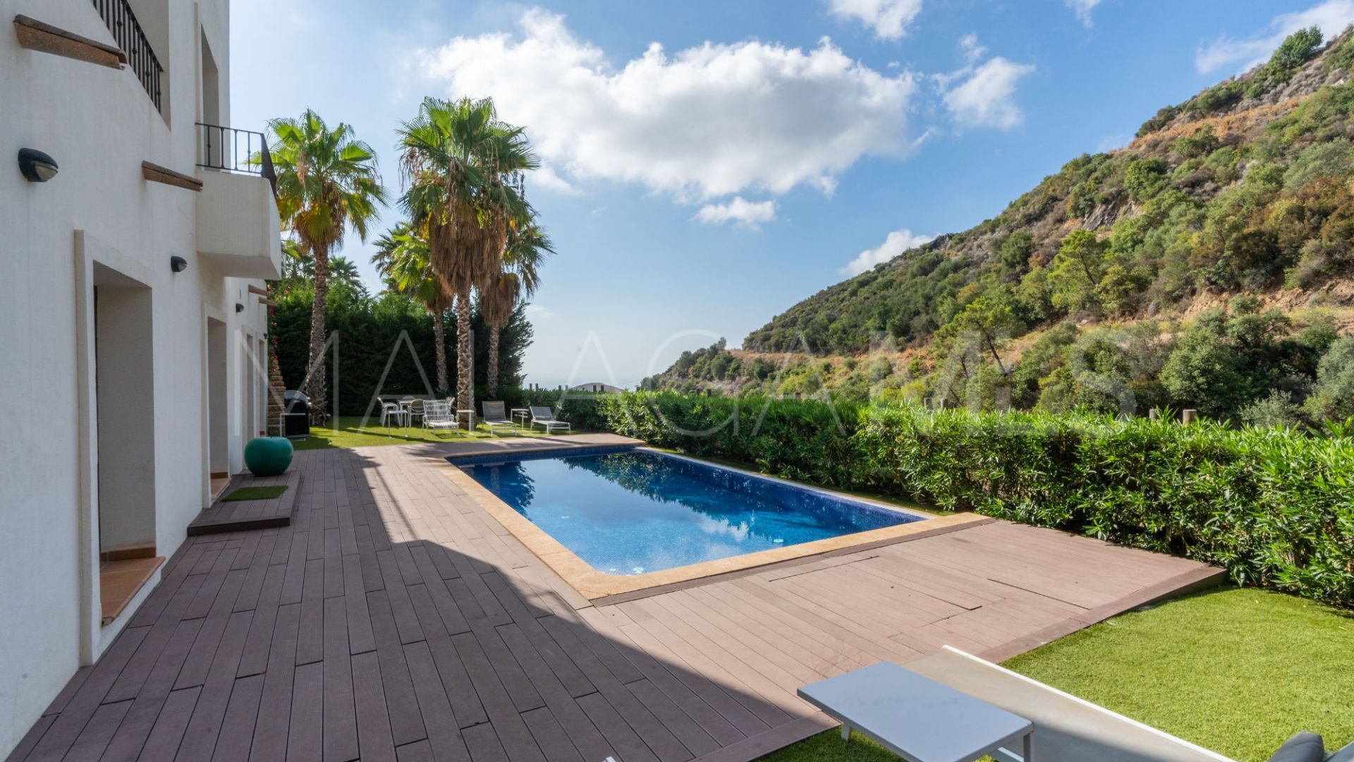 Villa for sale in Benahavis Hills Country Club with 4 bedrooms