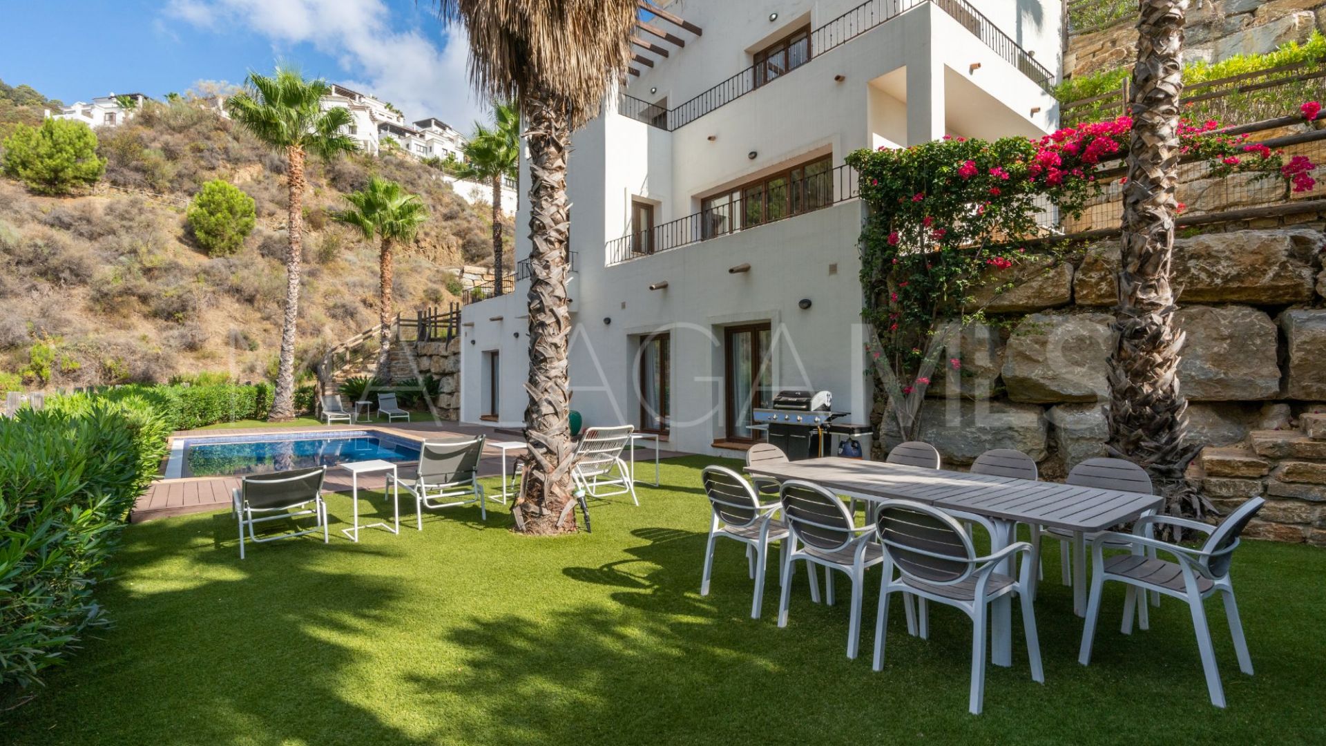 Villa for sale in Benahavis Hills Country Club with 4 bedrooms