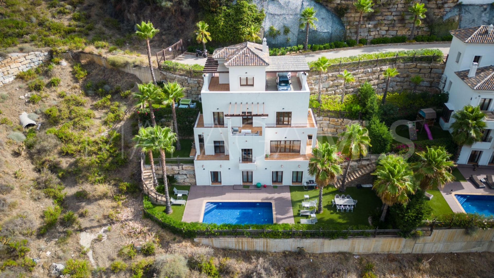 Villa for sale in Benahavis Hills Country Club with 4 bedrooms