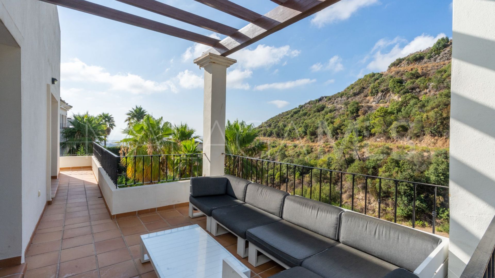 Villa for sale in Benahavis Hills Country Club with 4 bedrooms