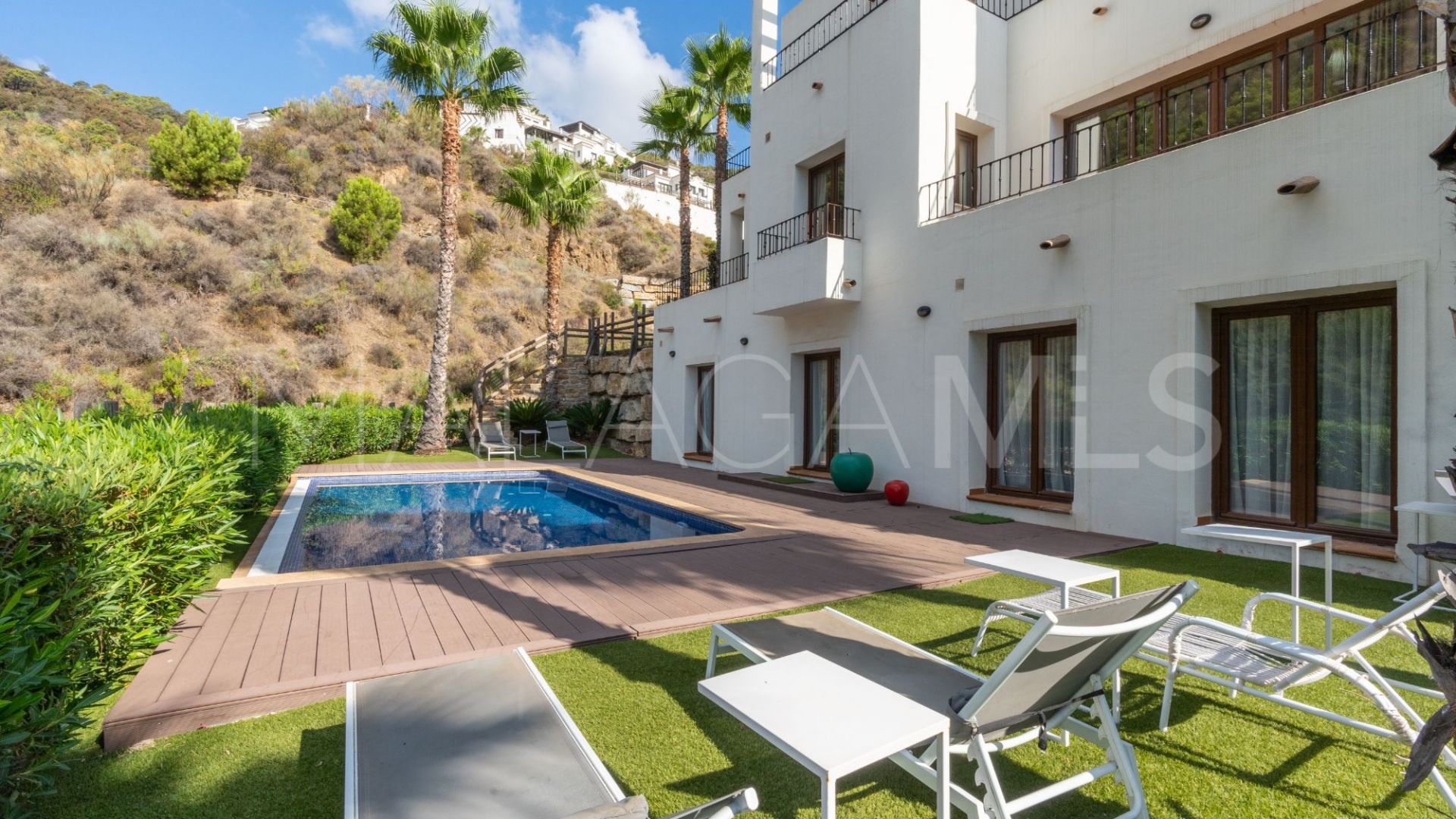 Villa for sale in Benahavis Hills Country Club with 4 bedrooms