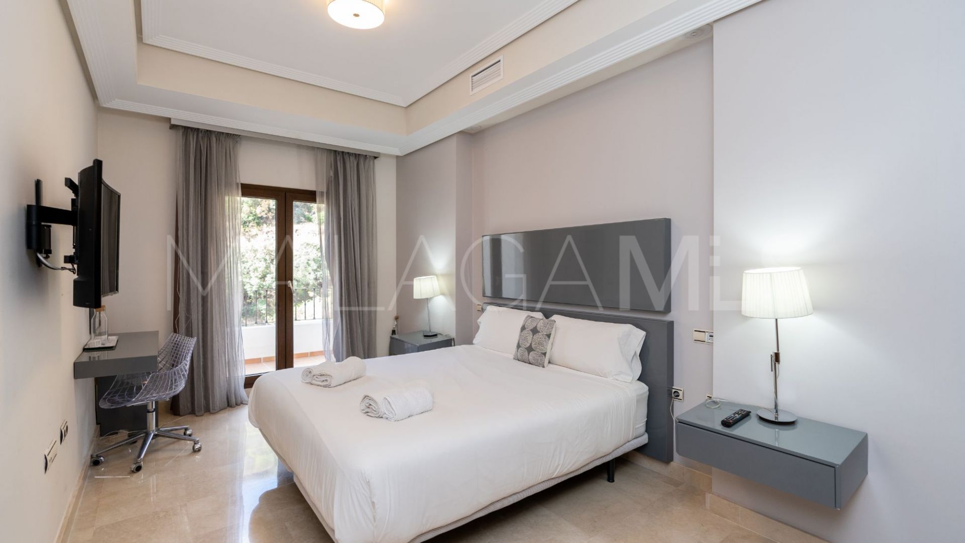 Villa for sale in Benahavis Hills Country Club with 4 bedrooms