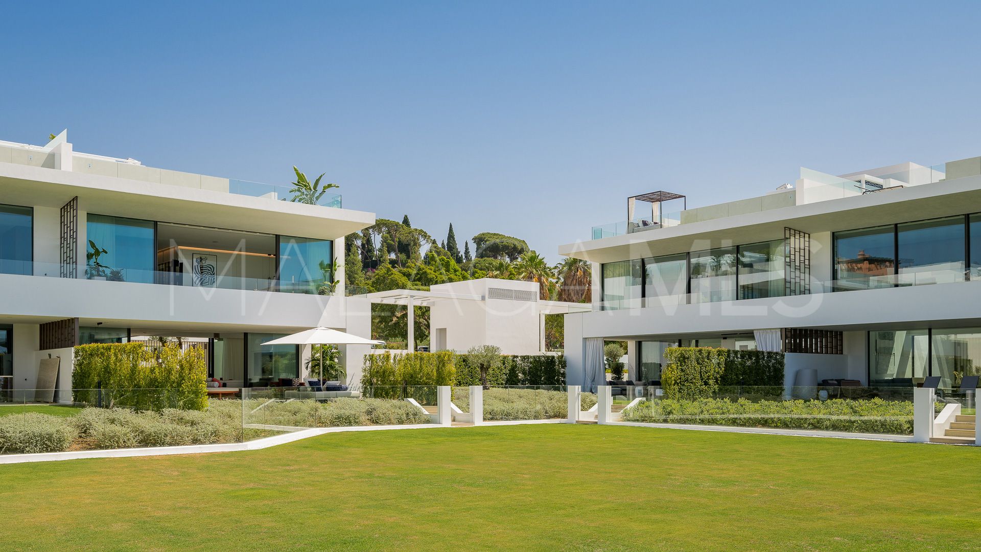 Villa jumelée for sale in Marbella Golden Mile