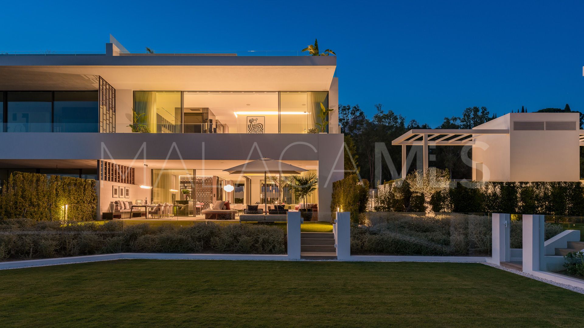 Villa jumelée for sale in Marbella Golden Mile