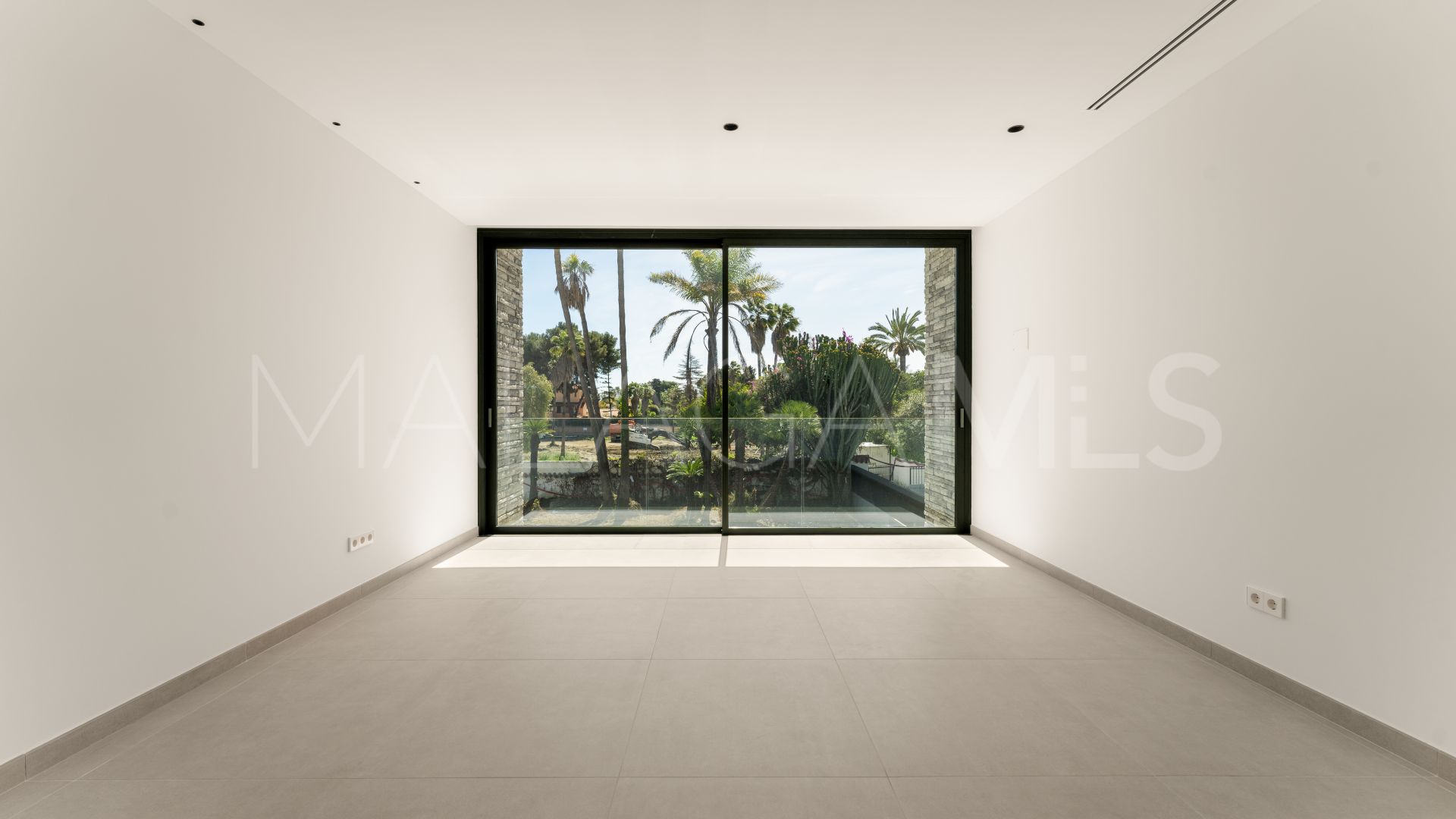 8 bedrooms villa for sale in Cortijo Blanco