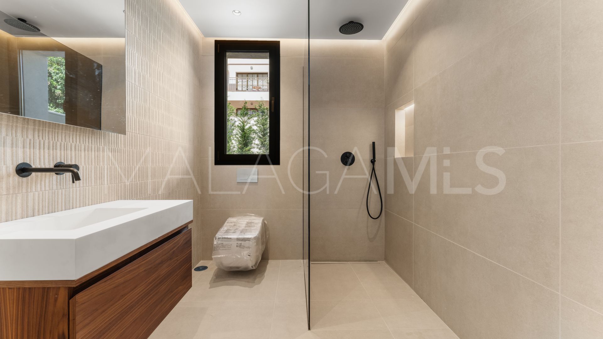 8 bedrooms villa for sale in Cortijo Blanco