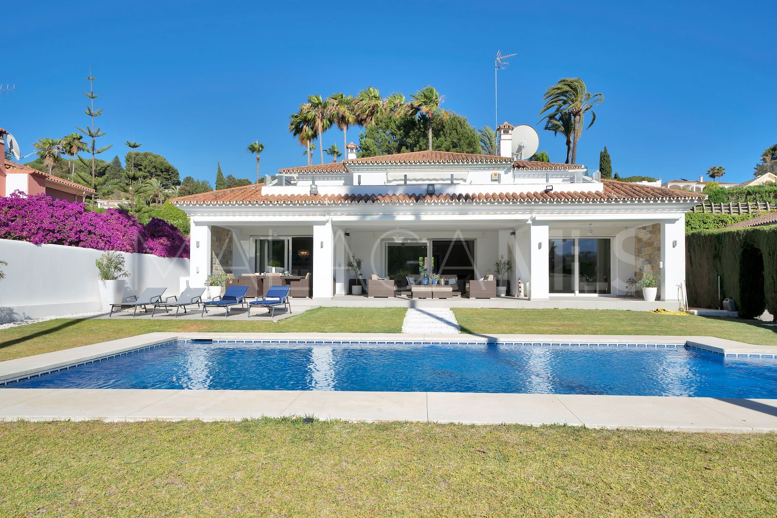 Villa for sale in El Paraiso