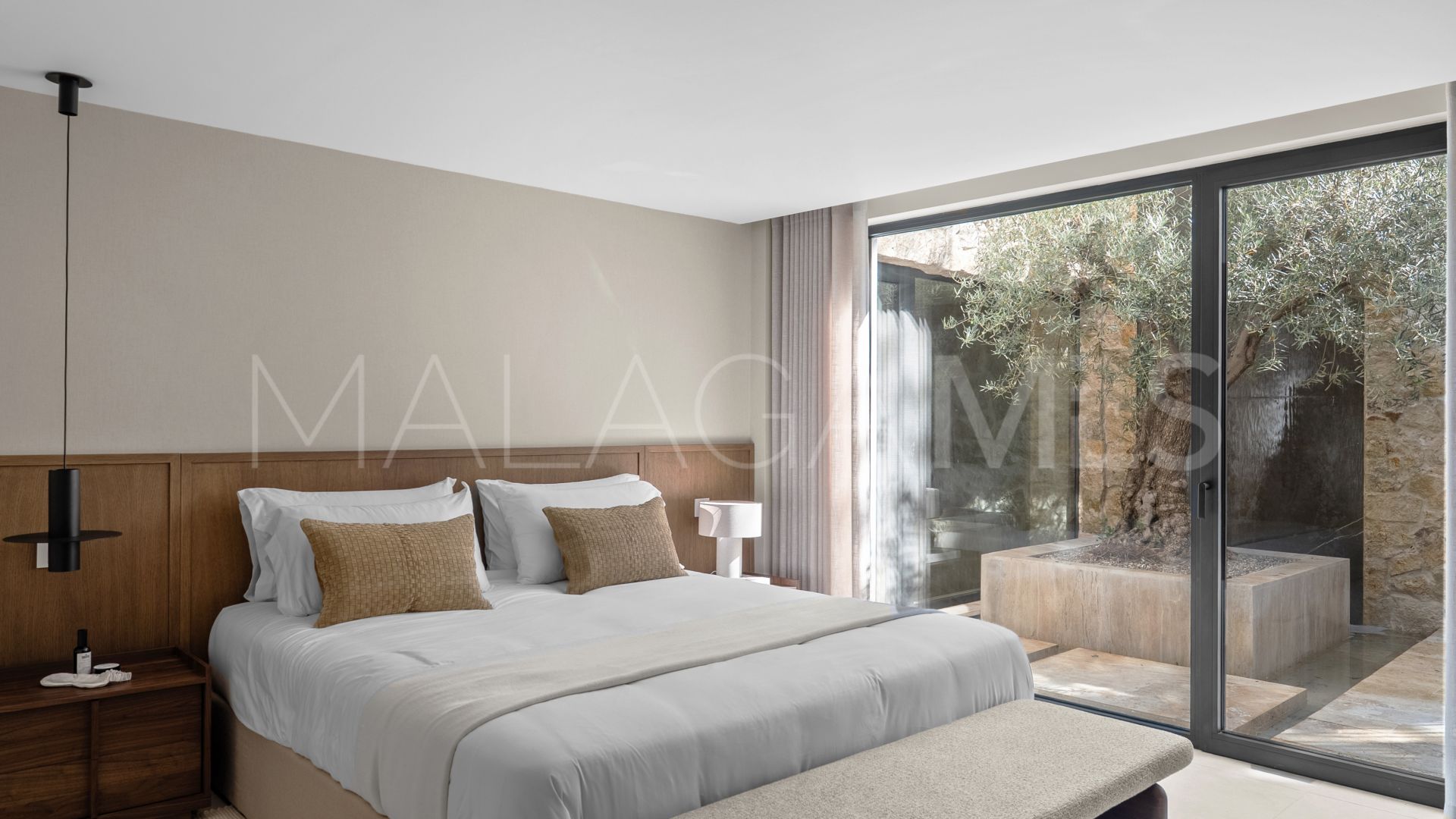 Villa for sale in Las Brisas