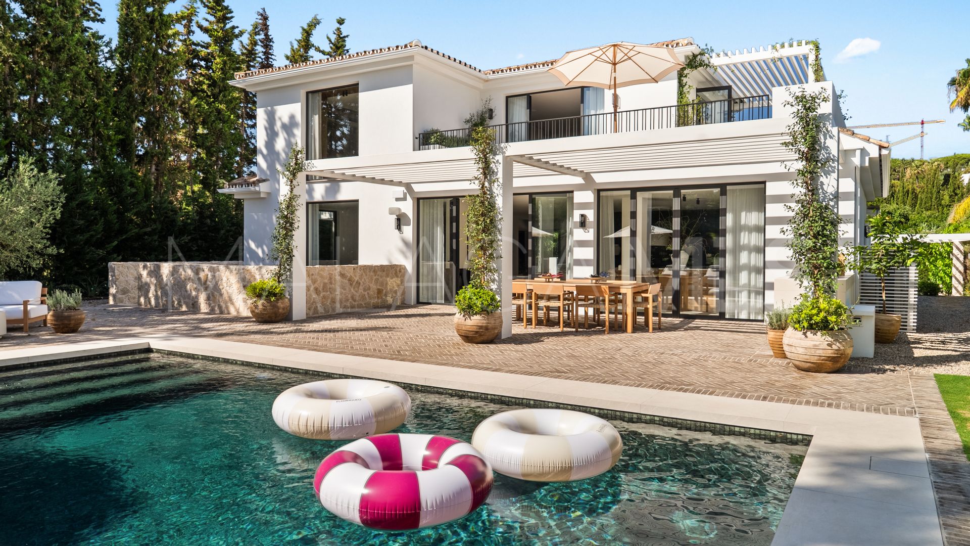 Villa for sale in Las Brisas