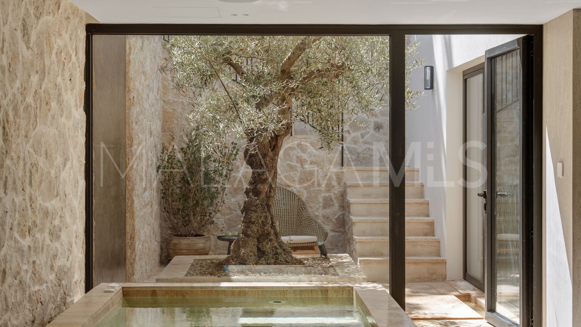 Villa for sale in Las Brisas