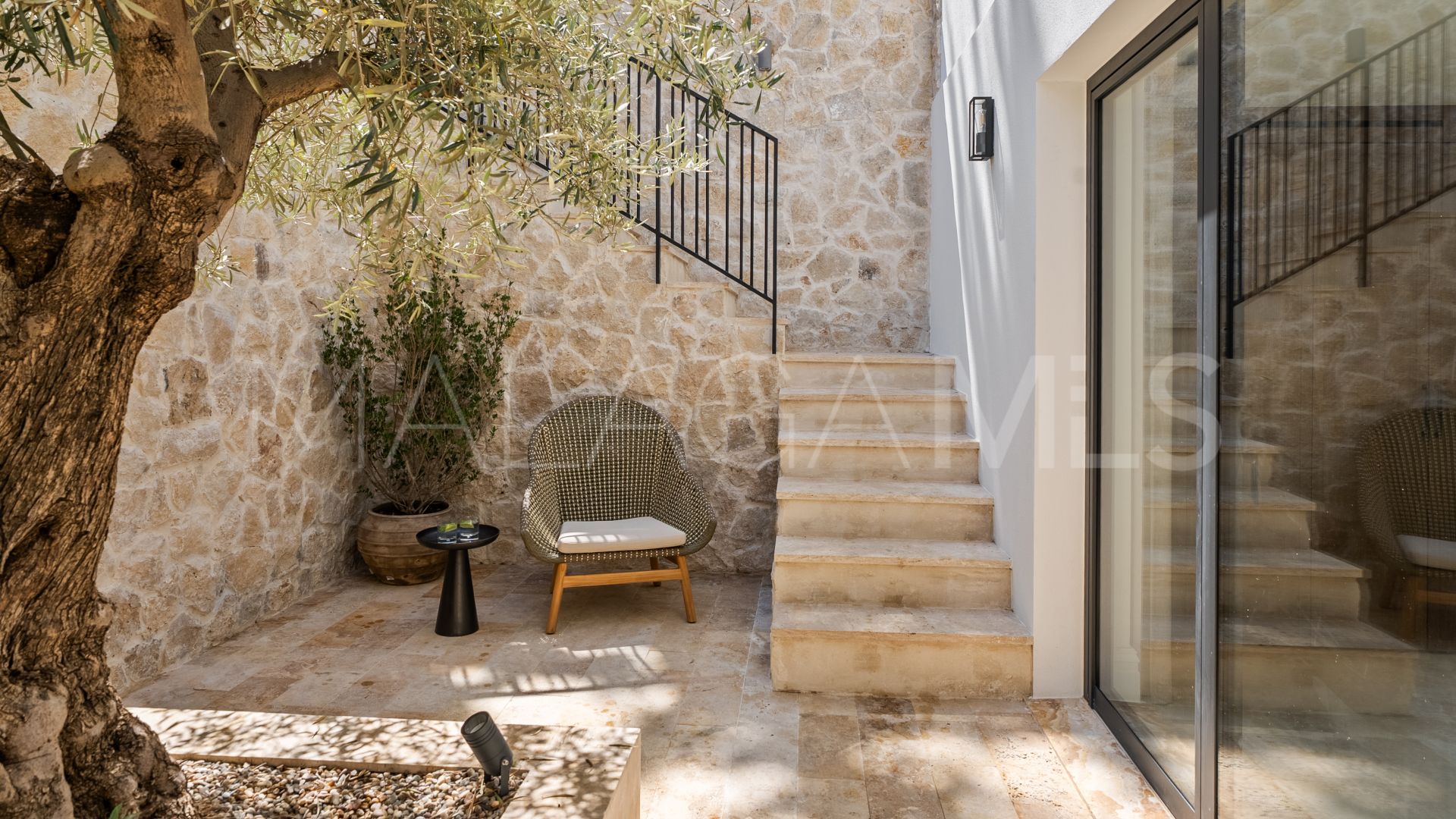 Villa for sale in Las Brisas