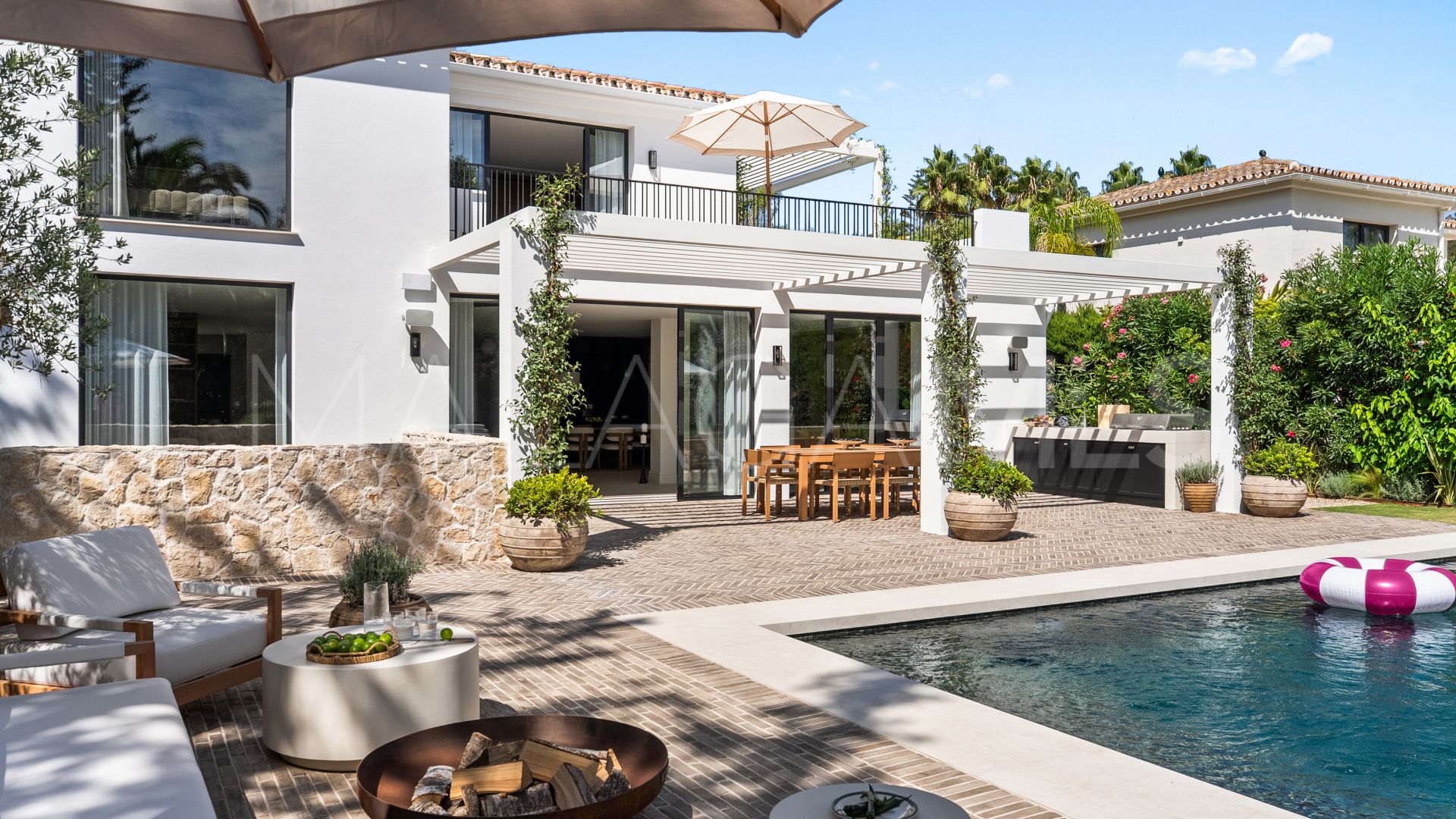 Villa for sale in Las Brisas