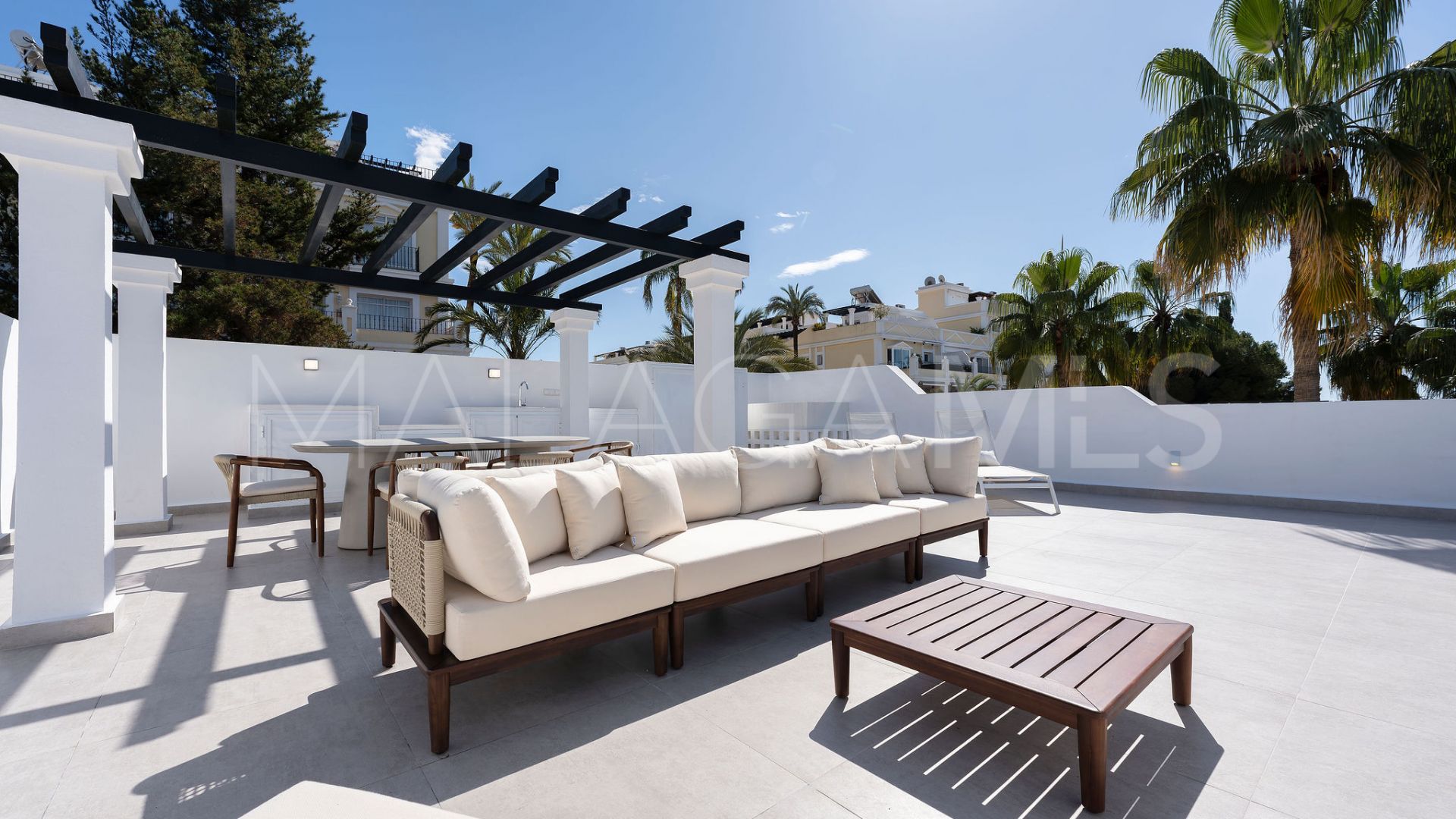 Tvåvånings takvåning for sale in Aloha Gardens