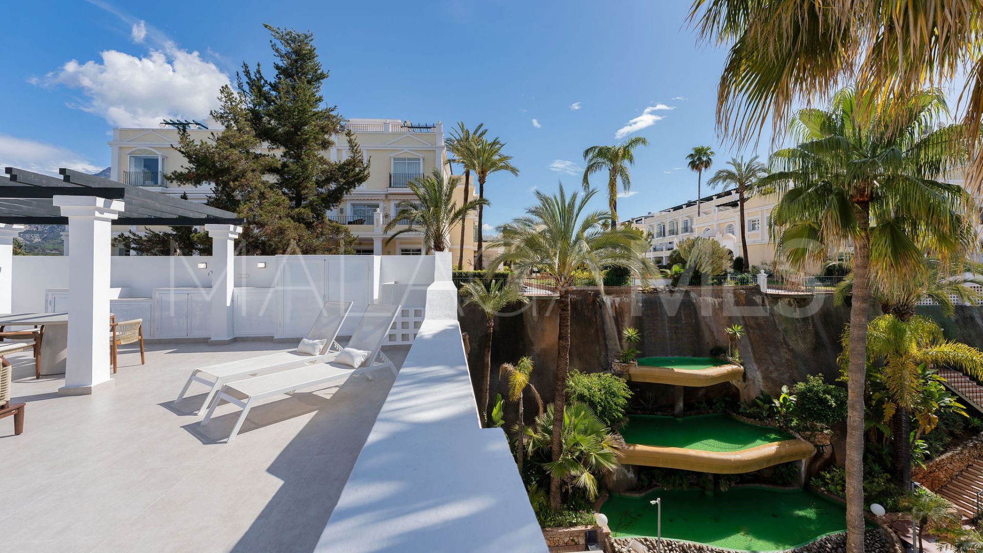 Tvåvånings takvåning for sale in Aloha Gardens