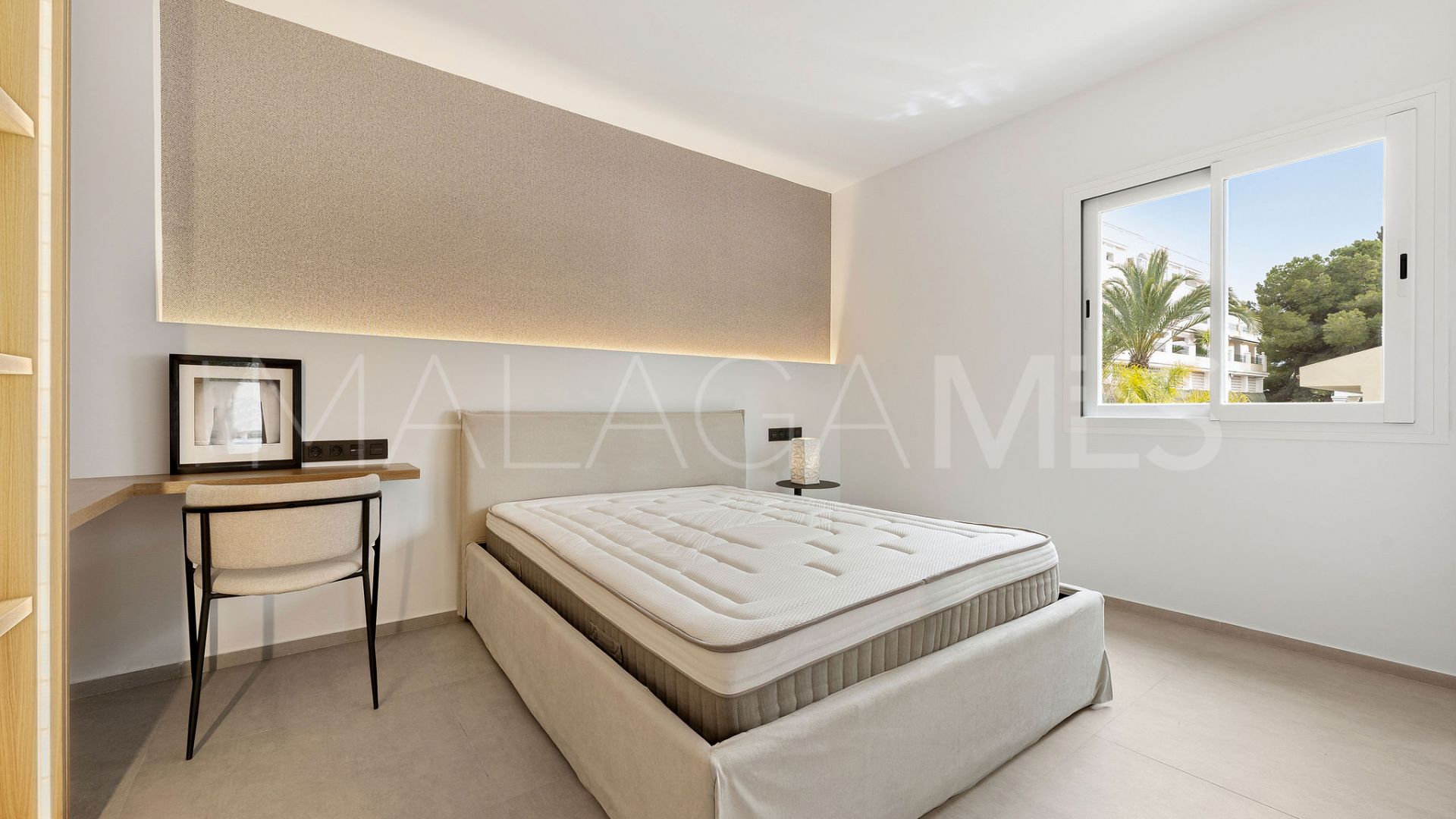 Tvåvånings takvåning for sale in Aloha Gardens