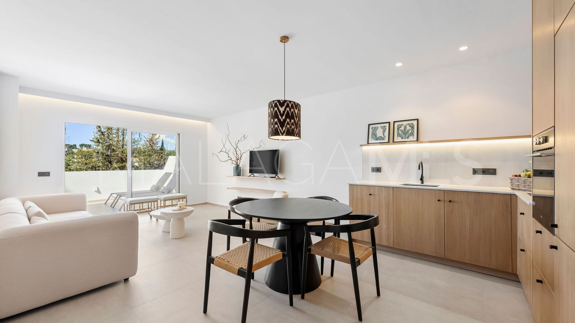 Tvåvånings takvåning for sale in Aloha Gardens