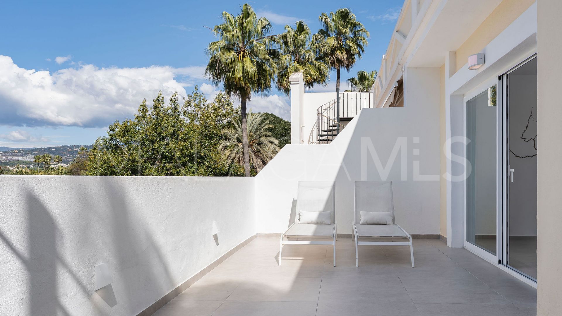 Tvåvånings takvåning for sale in Aloha Gardens