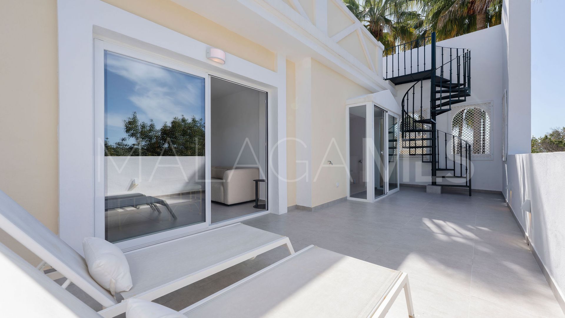 Tvåvånings takvåning for sale in Aloha Gardens