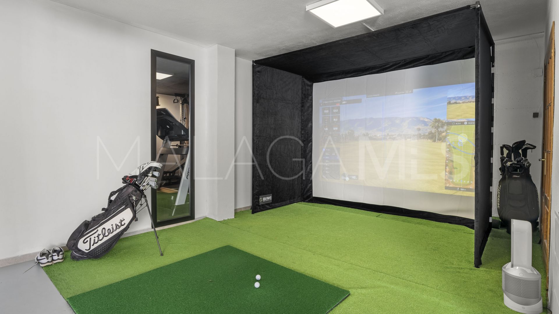 4 bedrooms villa for sale in Nueva Andalucia