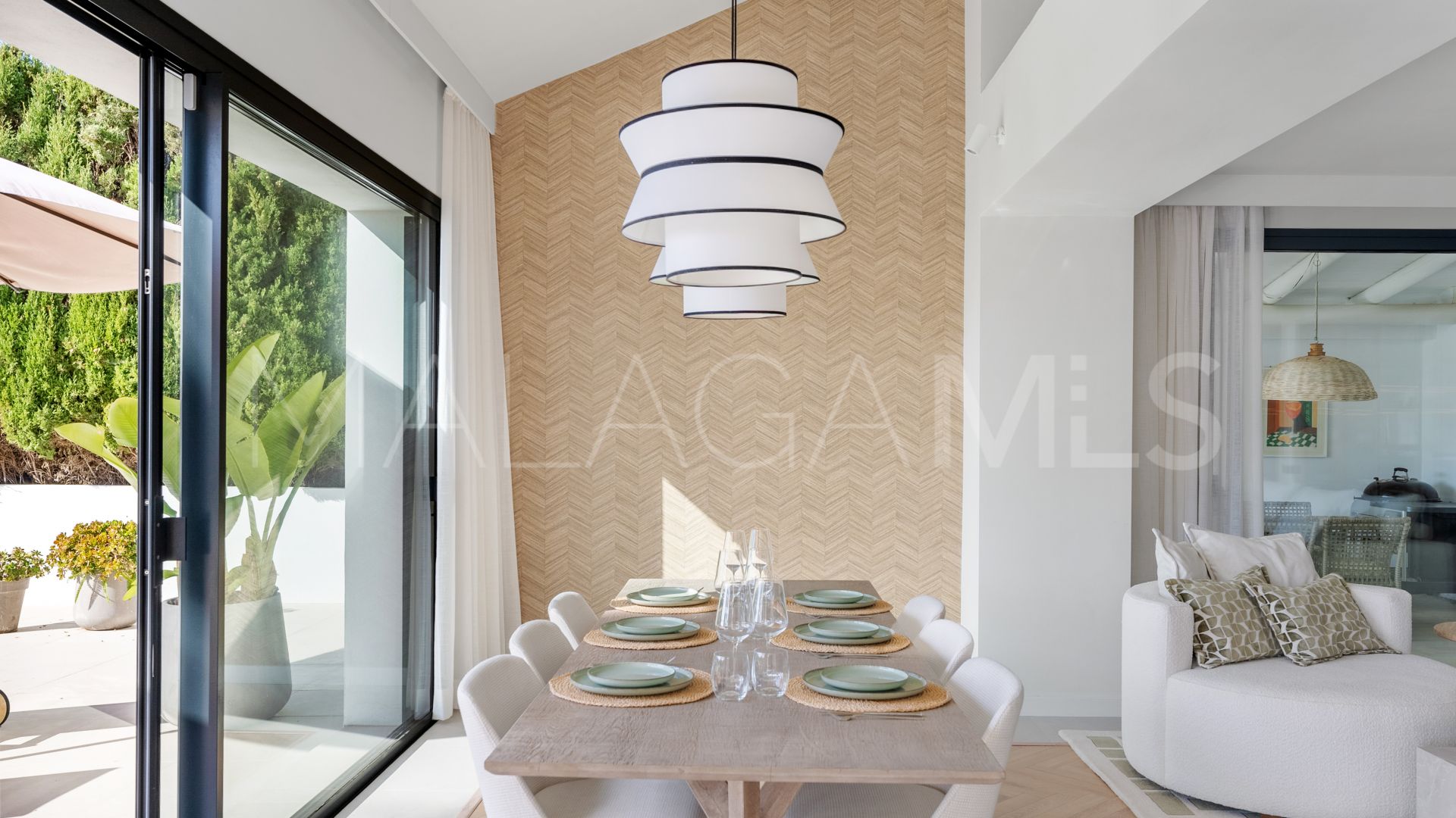 Villa for sale in Nueva Andalucia