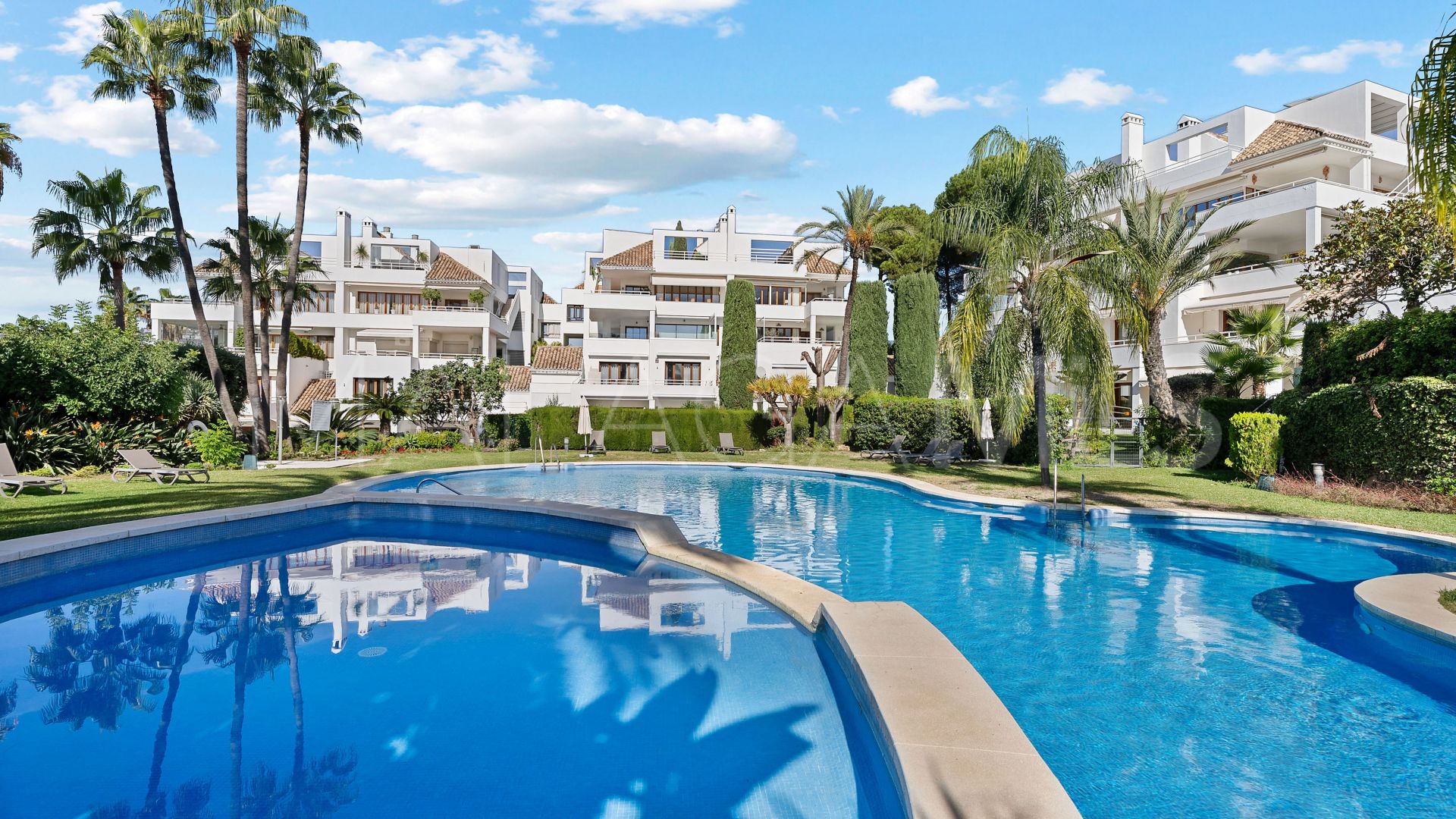 Se vende duplex planta baja with 3 bedrooms in Alcores del Golf