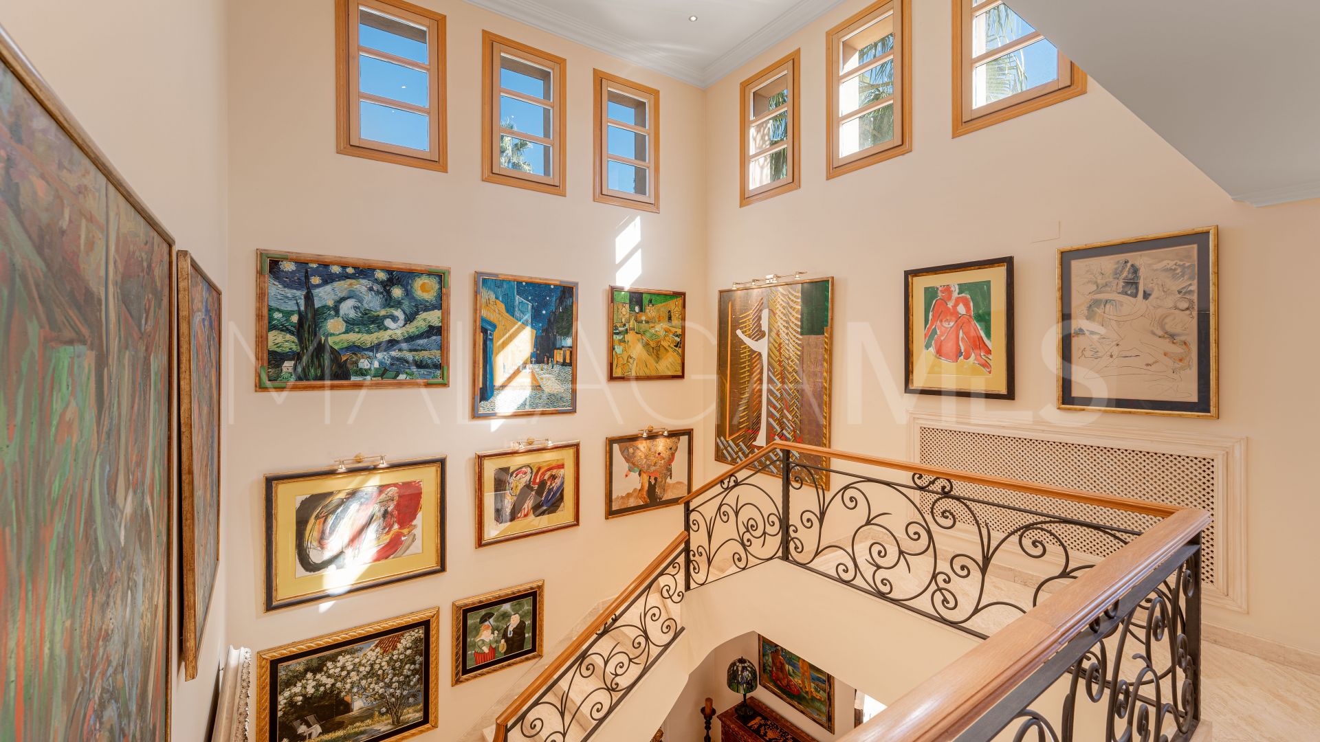 Villa for sale in Nueva Andalucia