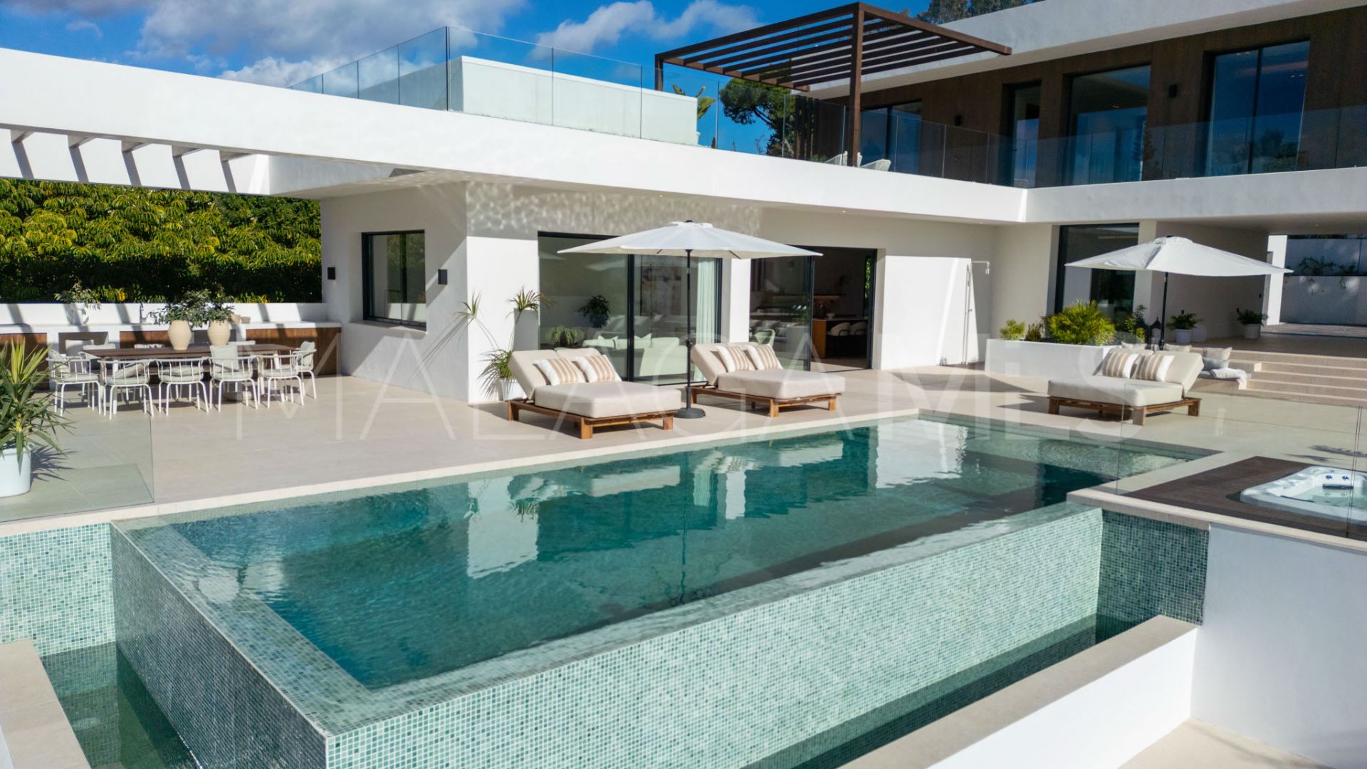 Villa for sale in El Paraiso