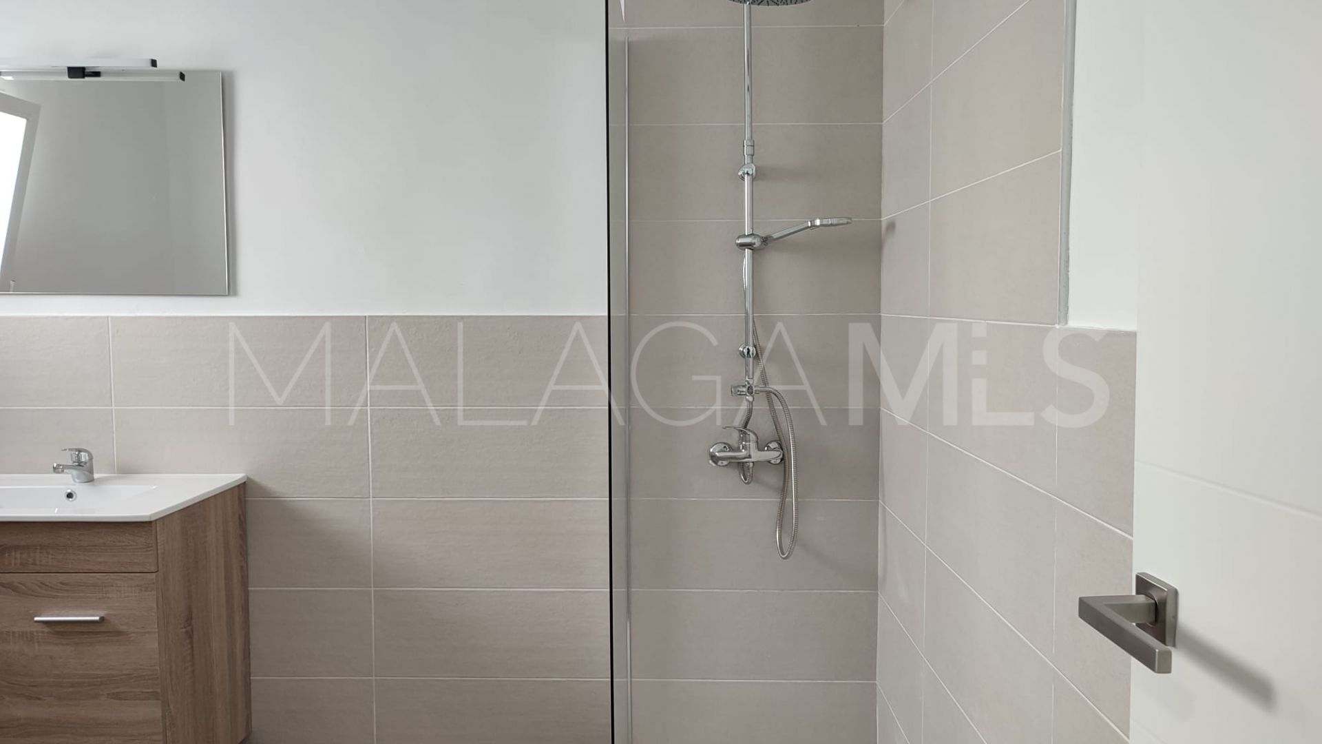 Radhus for sale in Coin Centro