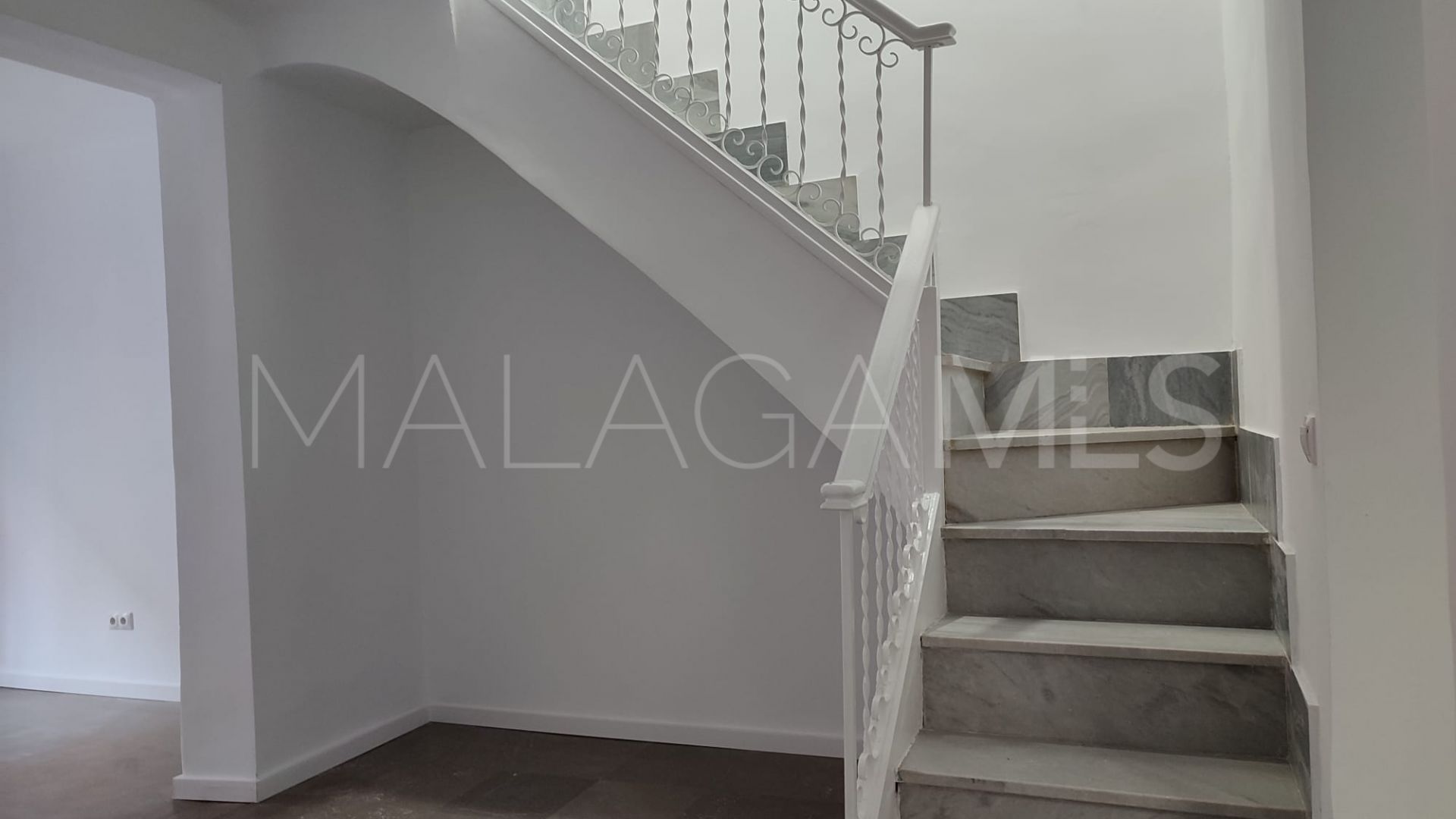 Radhus for sale in Coin Centro