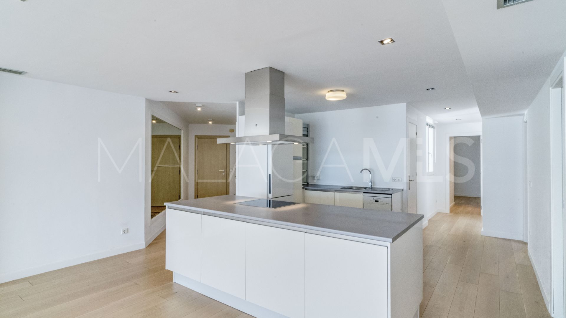 Wohnung for sale in Marbella - Puerto Banus
