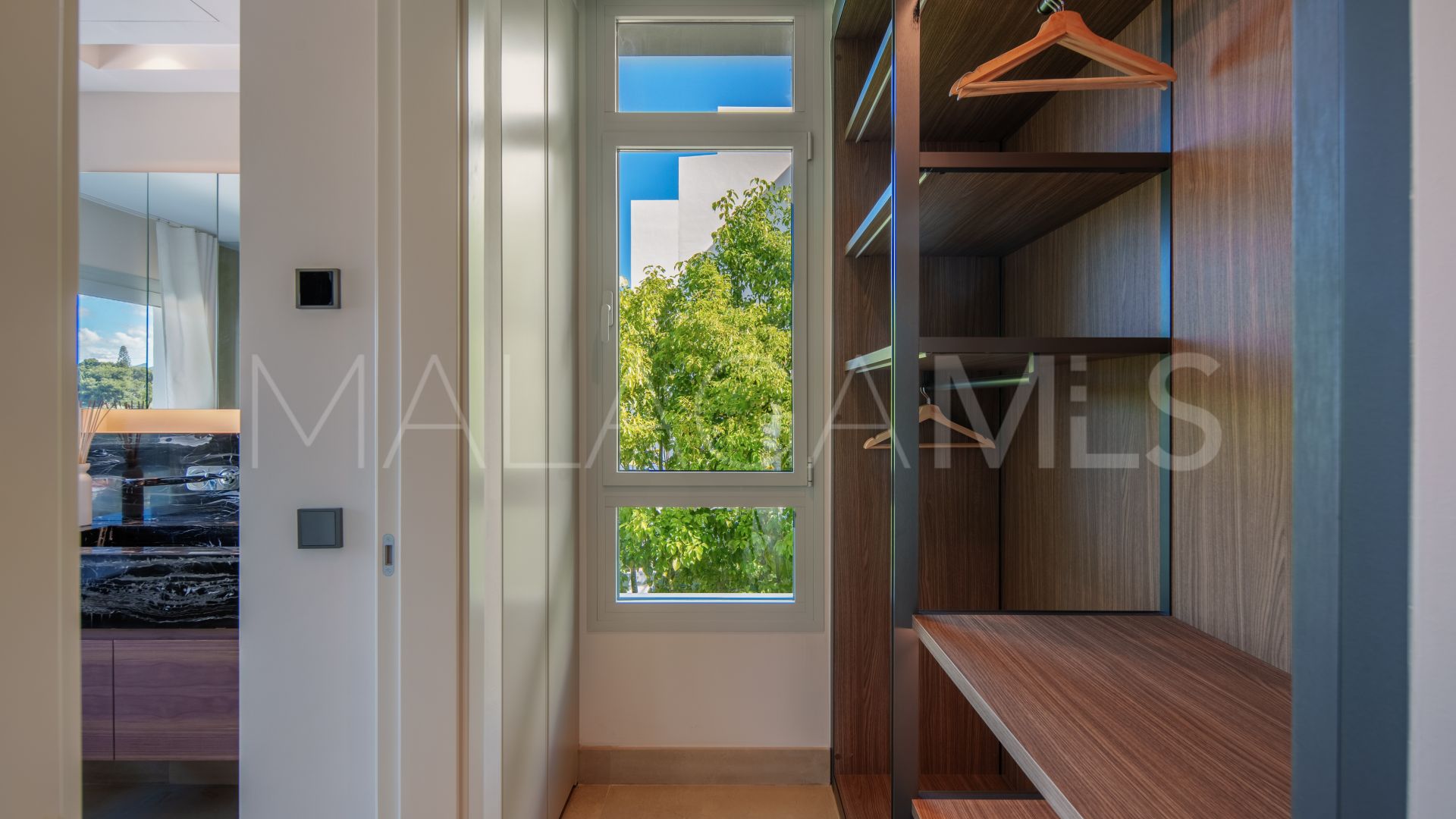 Villa for sale in Nueva Andalucia