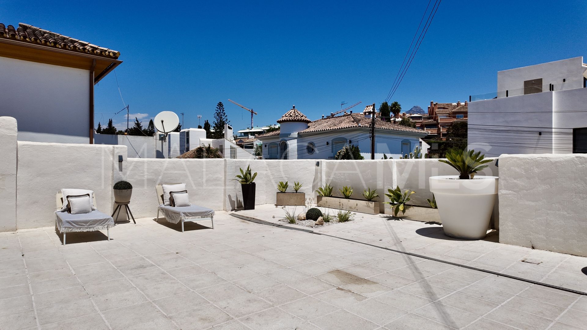 Villa for sale in Nueva Andalucia