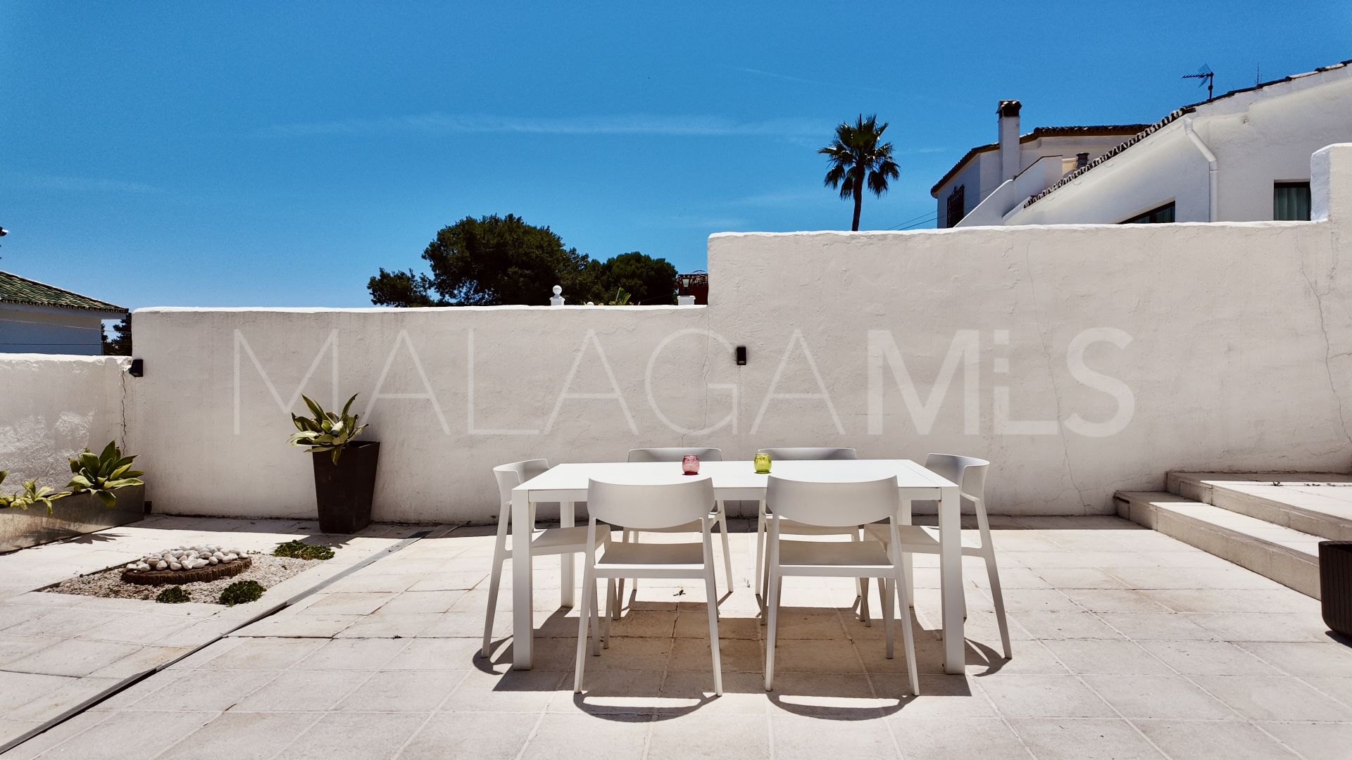 Villa for sale in Nueva Andalucia