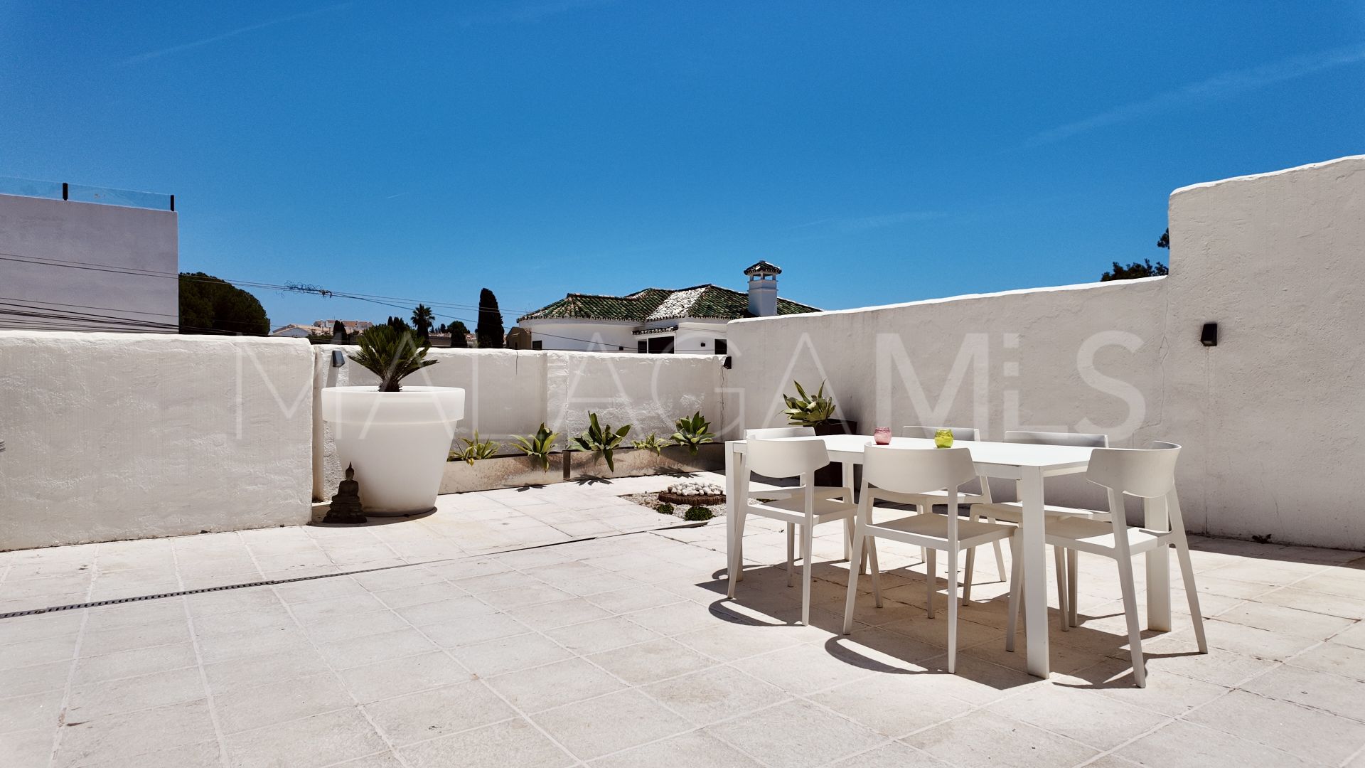 Villa for sale in Nueva Andalucia