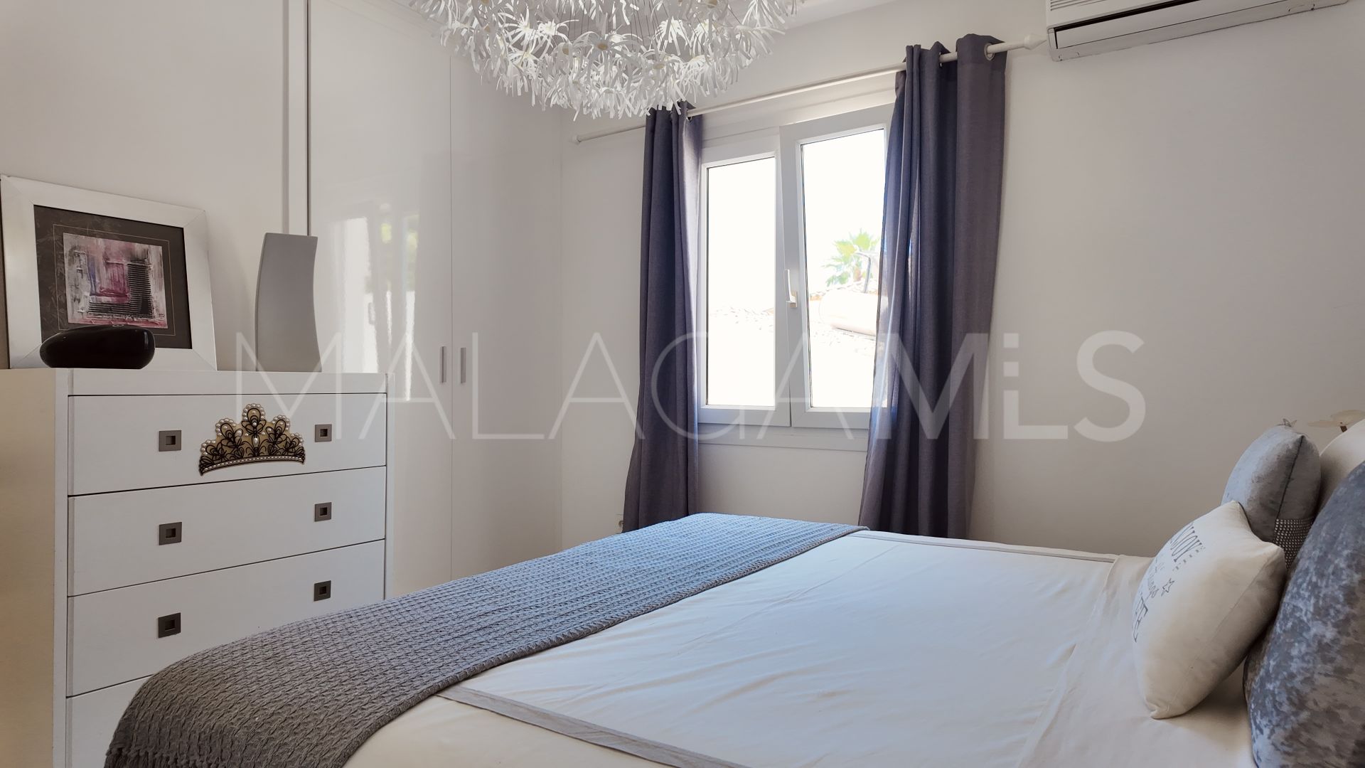 Villa for sale in Nueva Andalucia