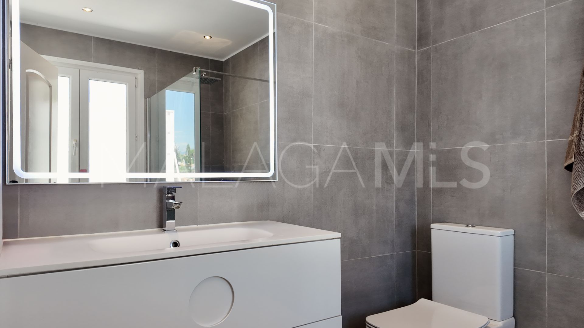 Villa for sale in Nueva Andalucia