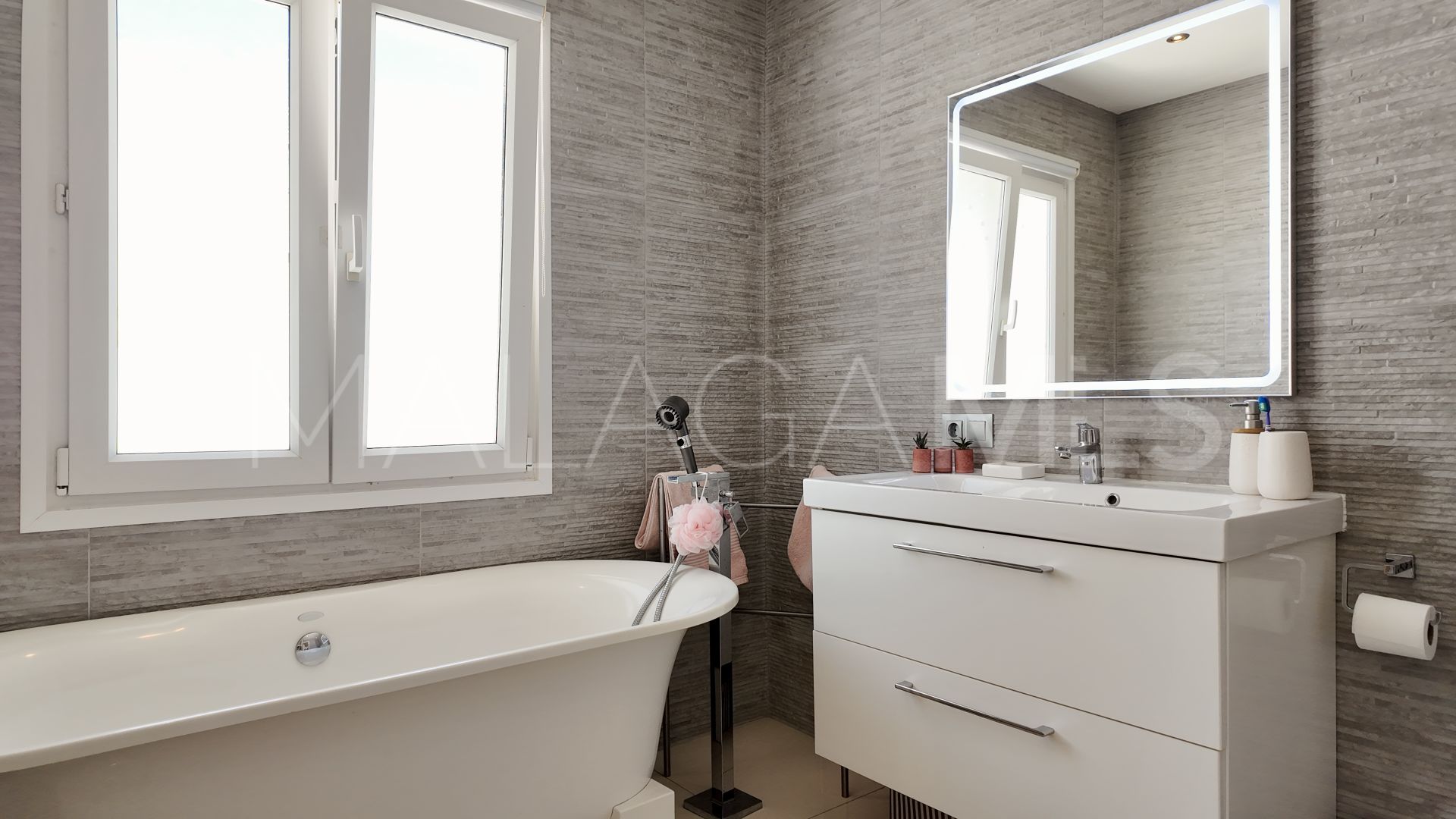 Villa for sale in Nueva Andalucia