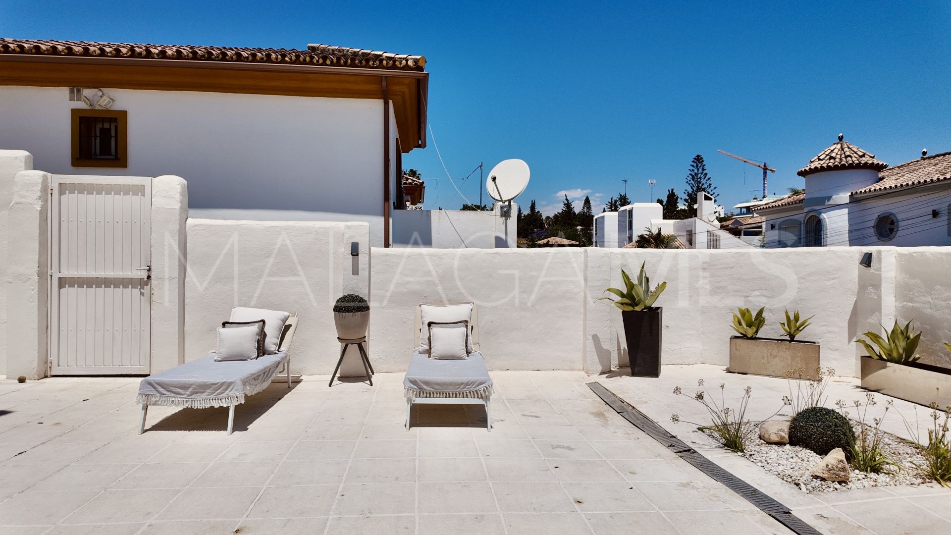 Villa for sale in Nueva Andalucia