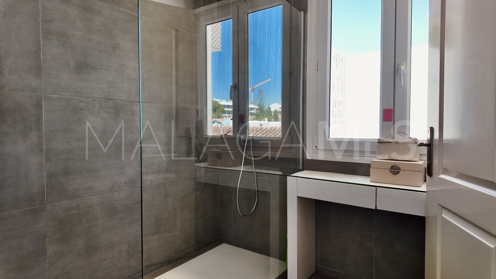 Villa for sale in Nueva Andalucia