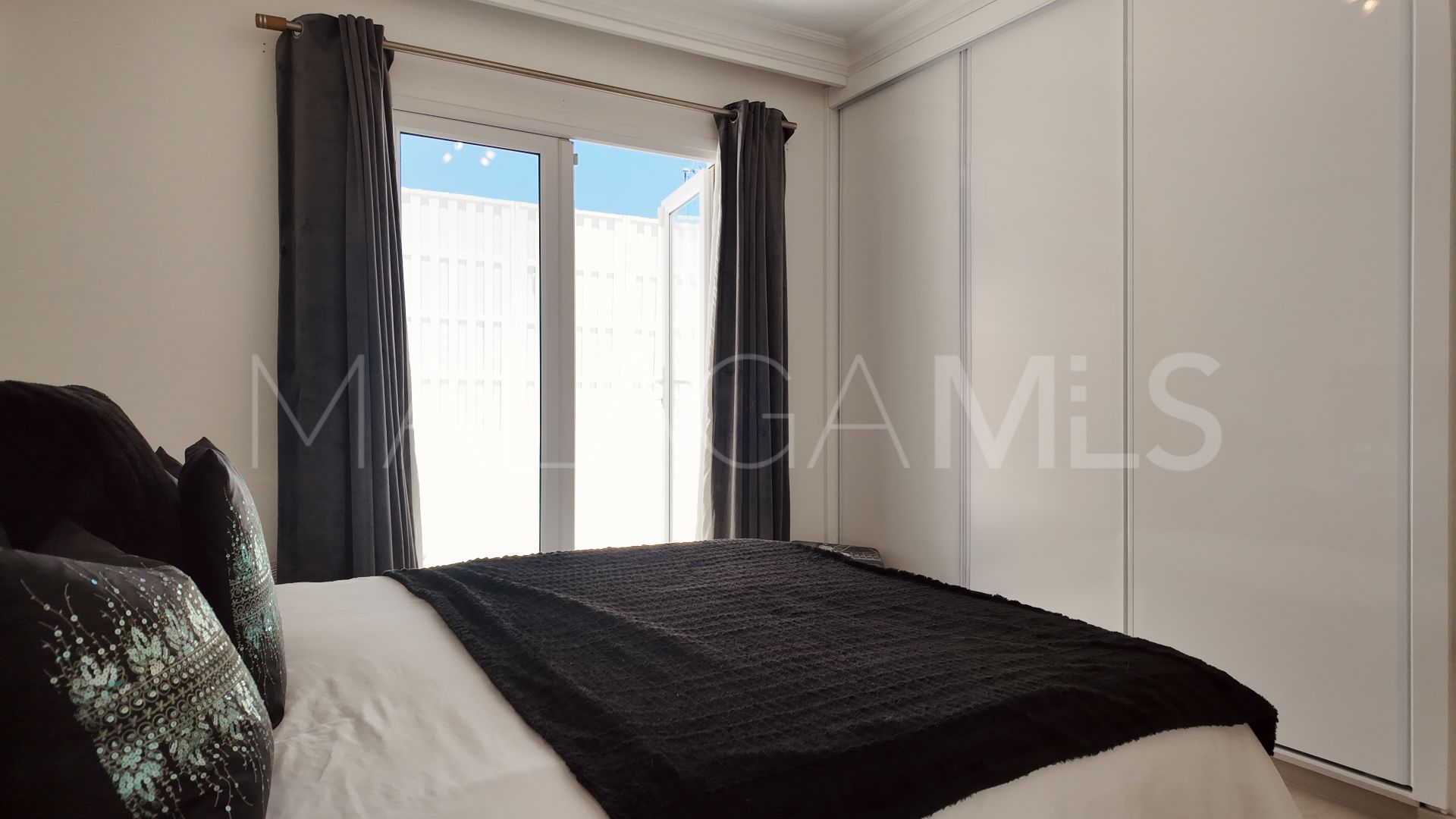 Villa for sale in Nueva Andalucia