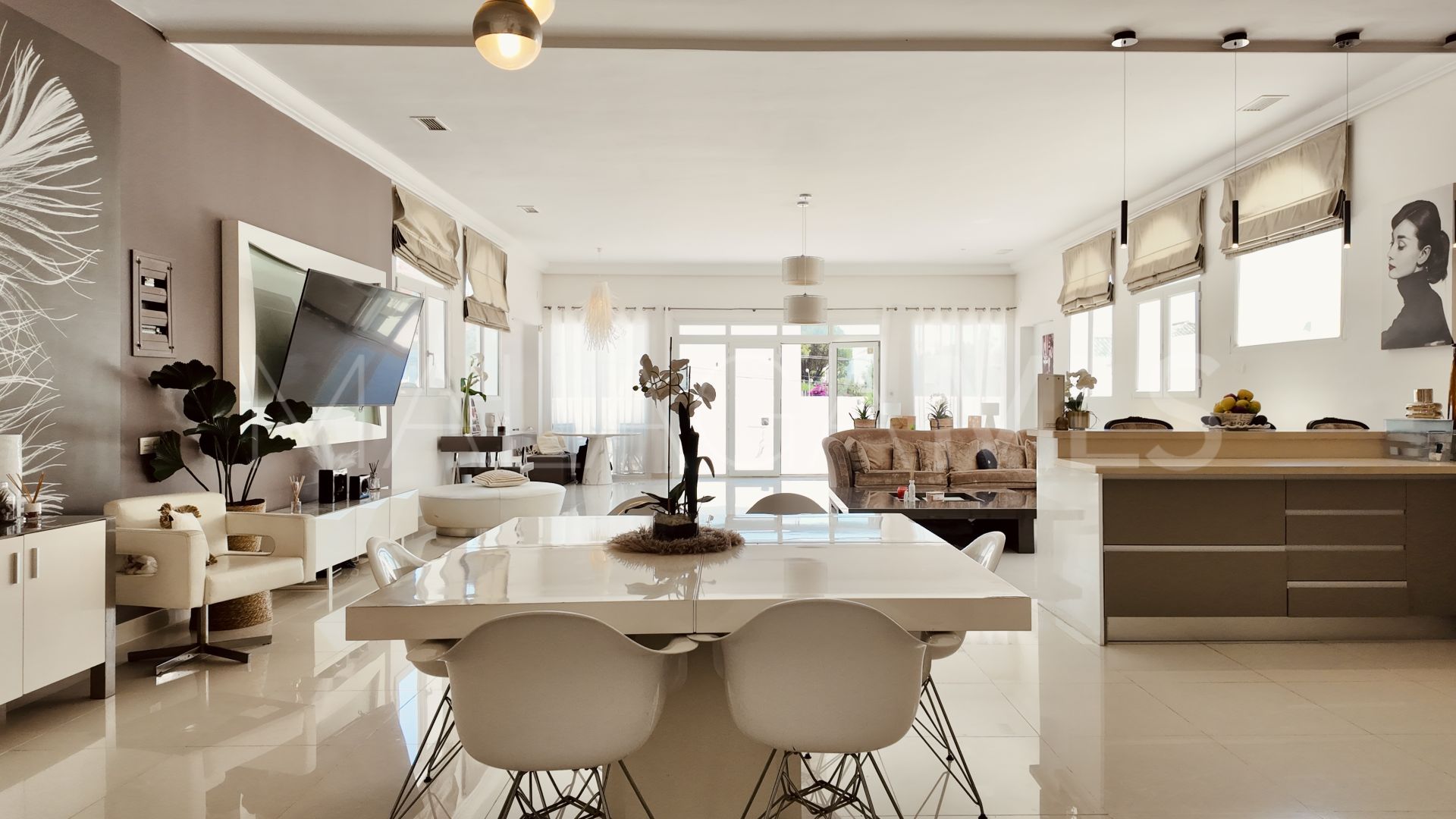 Villa for sale in Nueva Andalucia