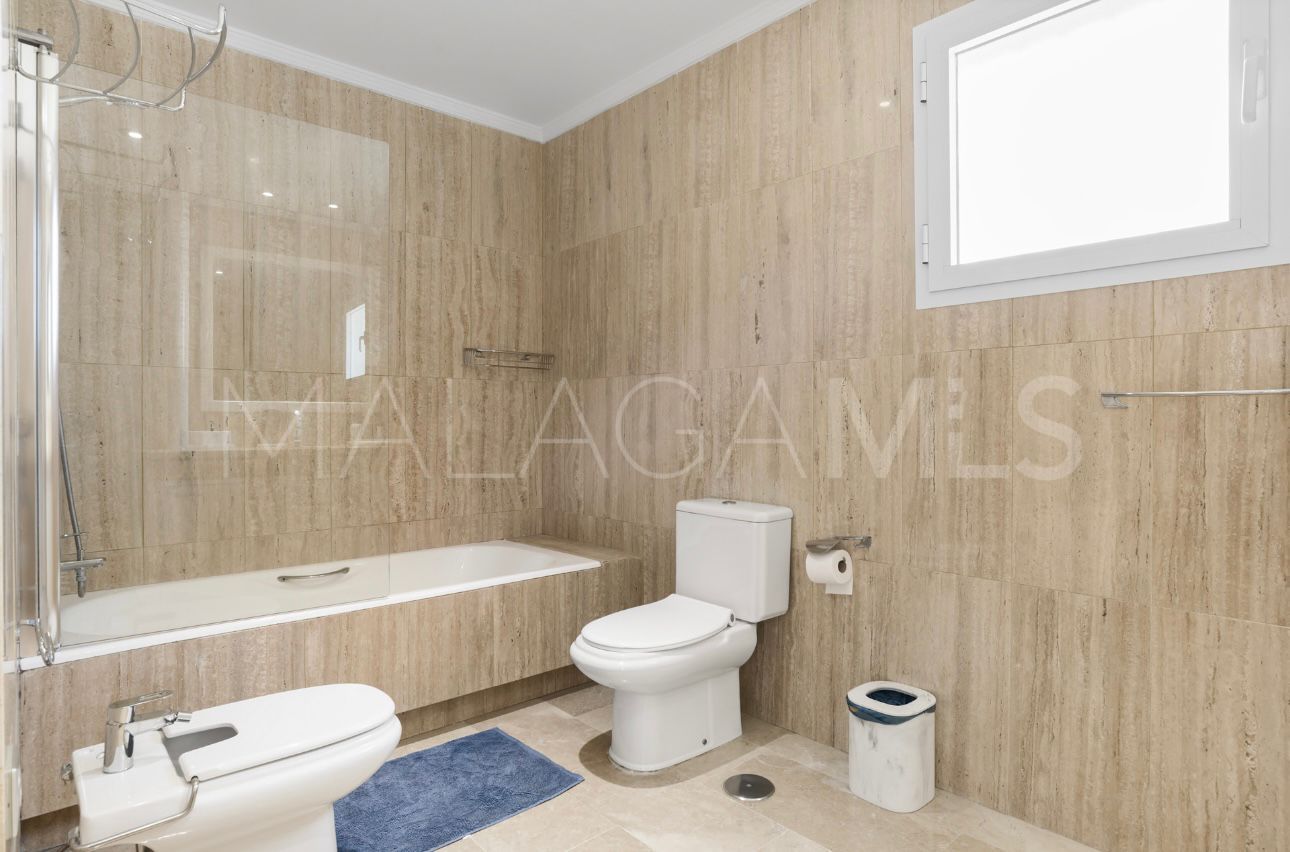 Villa for sale in Elviria